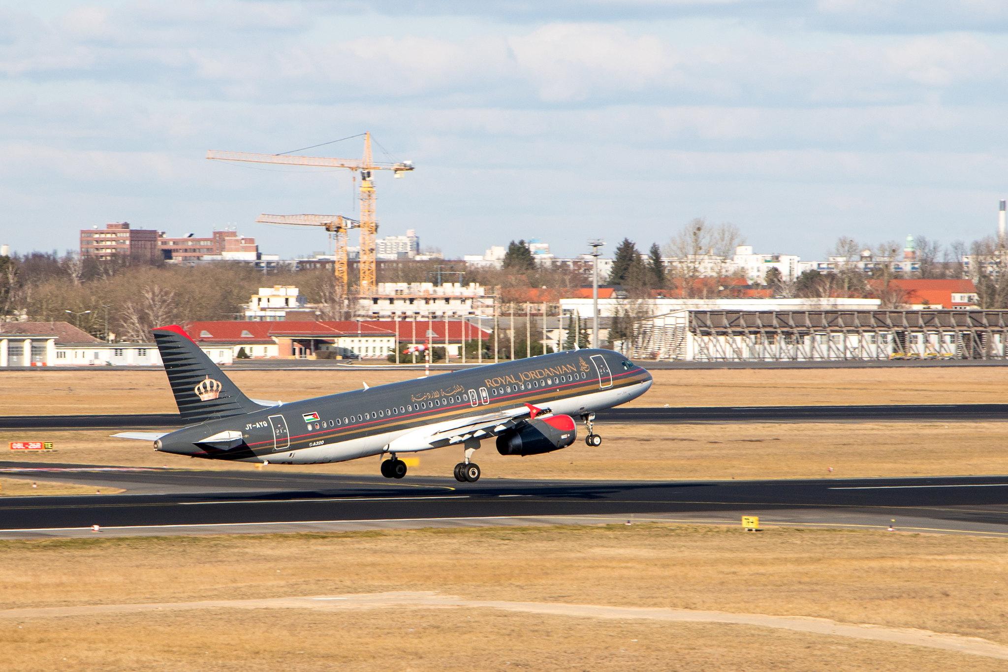 Flughafen Berlin Tegel (TXL): Royal Jordanian (RJ / RJA) | Airbus A320-232 A320 | JY-AYQ | MSN 4670