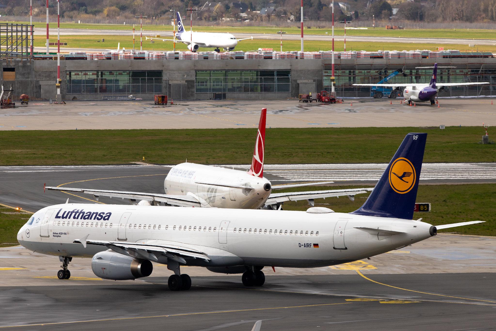Hamburg Airport: Lufthansa (LH / DLH) |  Airbus A321-131 A321 | D-AIRF | MSN 0493