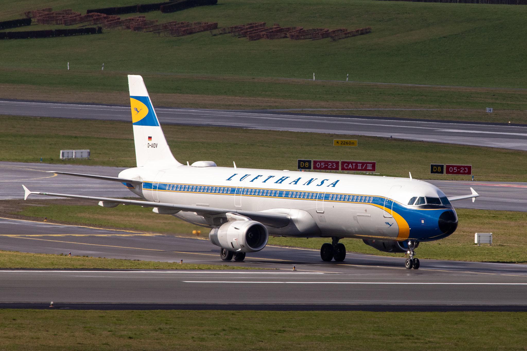 Hamburg Airport: Lufthansa (LH / DLH) |  Livery: Retro livery |  Airbus A321-231 A321 | D-AIDV | MSN 5413
