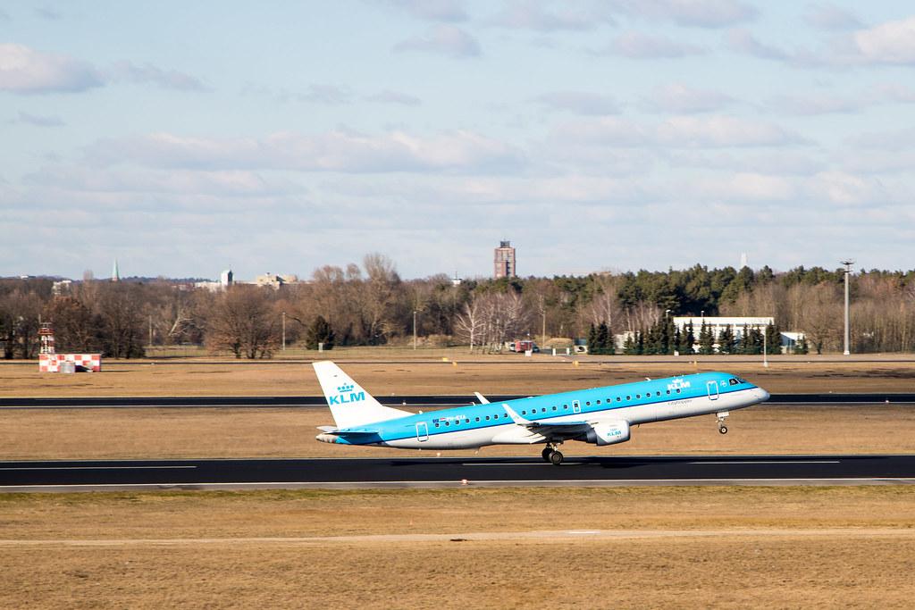 Flughafen Berlin Tegel (TXL): KLM Cityhopper Embraer ERJ-190STD E190 PH-EXA