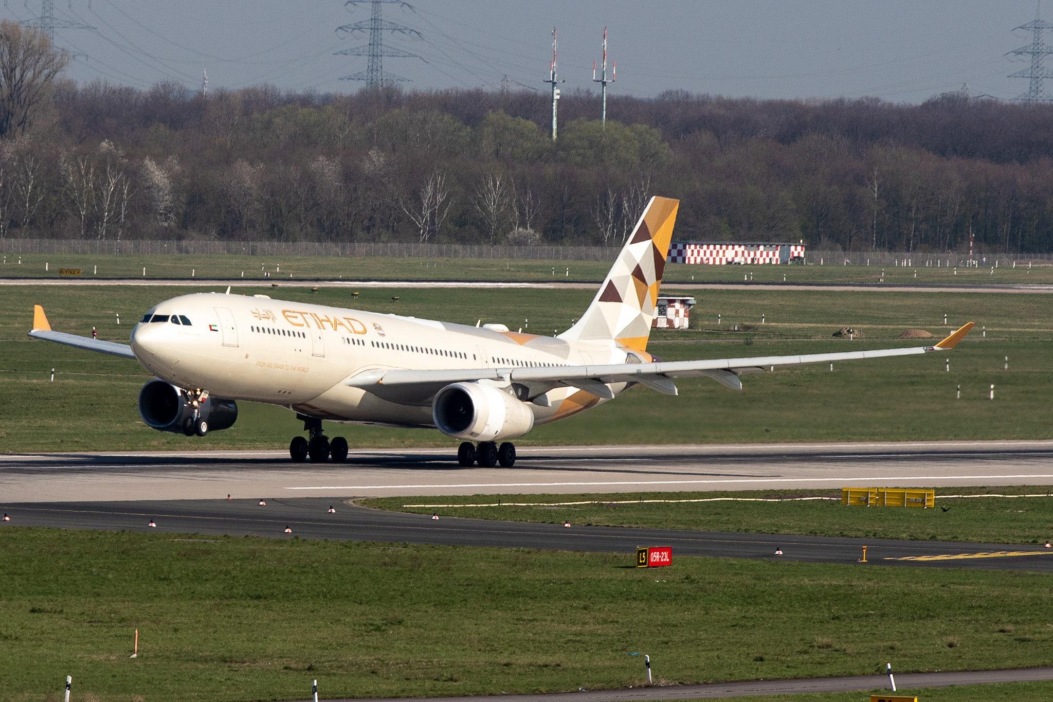 Düsseldorf Airport: Etihad Airways (EY / ETD) |  Airbus A330-243 A332 | A6-EYF | MSN 0717