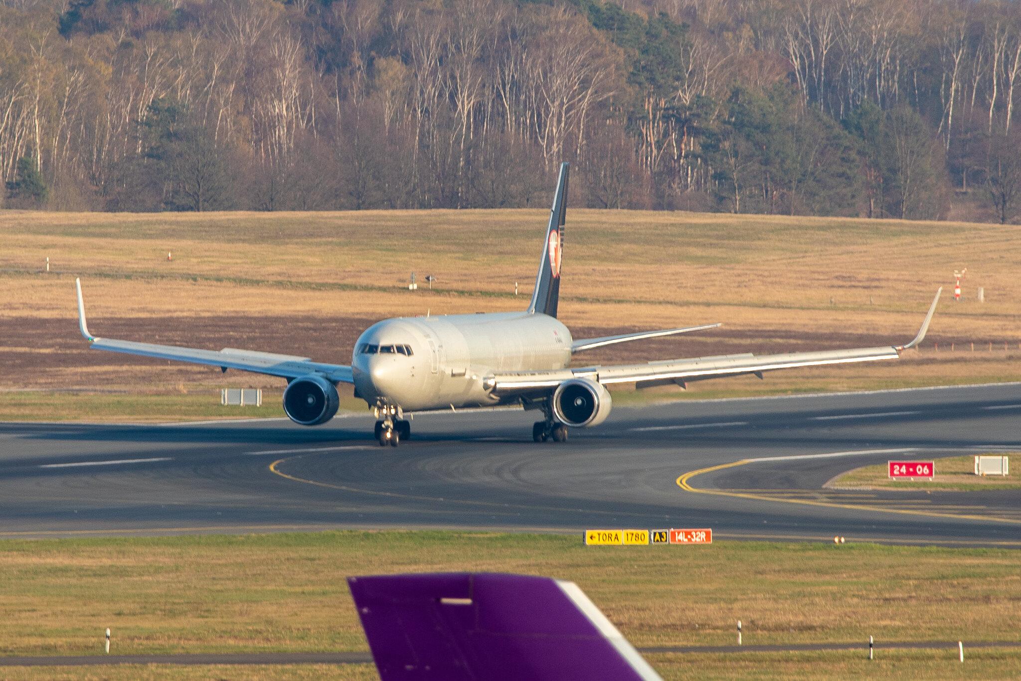 Köln Bonn Airport: Cargojet Airways (W8 / CJT) |  Boeing 767-323(ER)(BDSF) B763 | C-GAAJ | MSN 25449