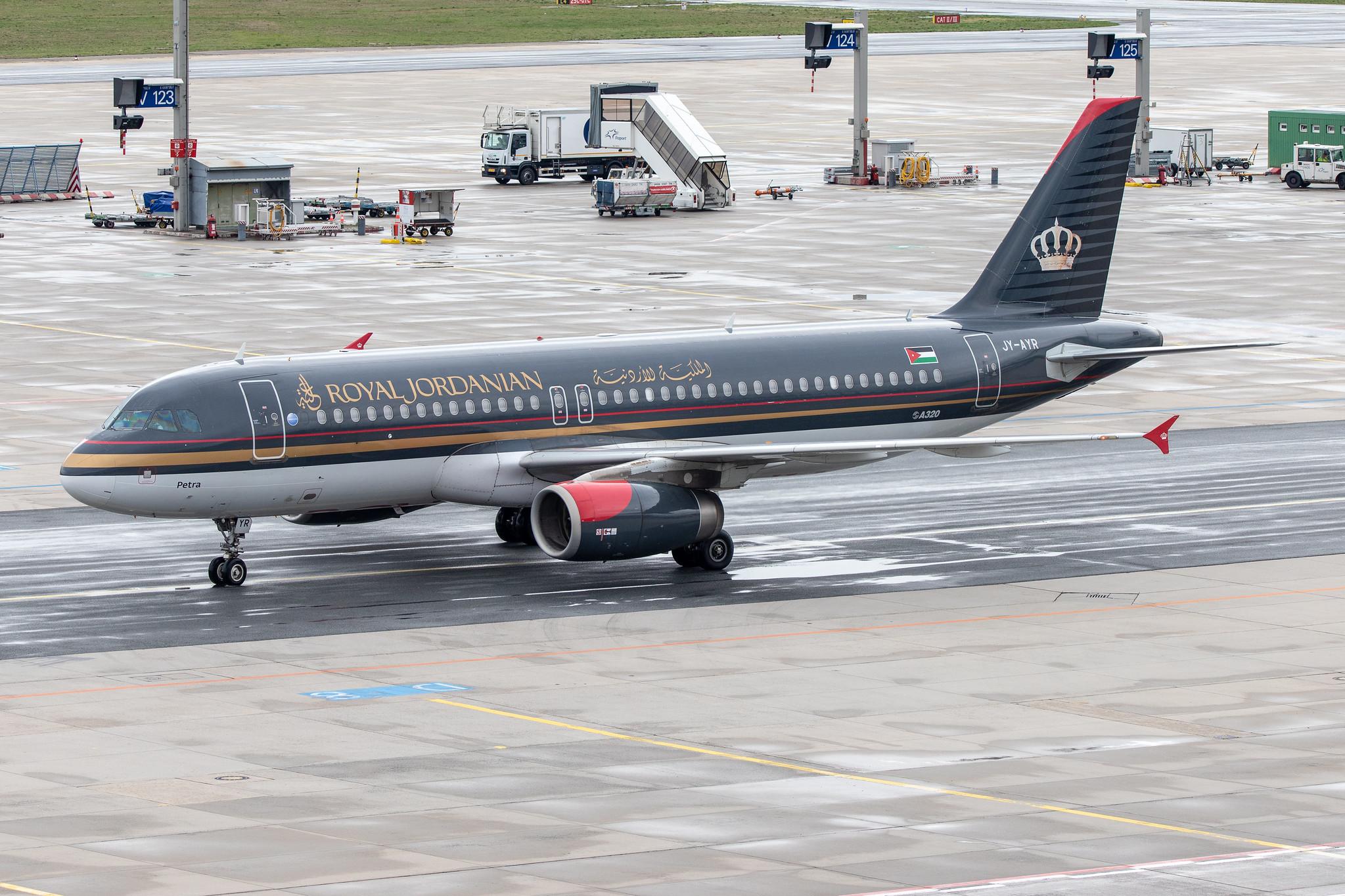 Frankfurt Airport: Royal Jordanian (RJ / RJA) |  Airbus A320-232 A320 | JY-AYR | MSN 4817