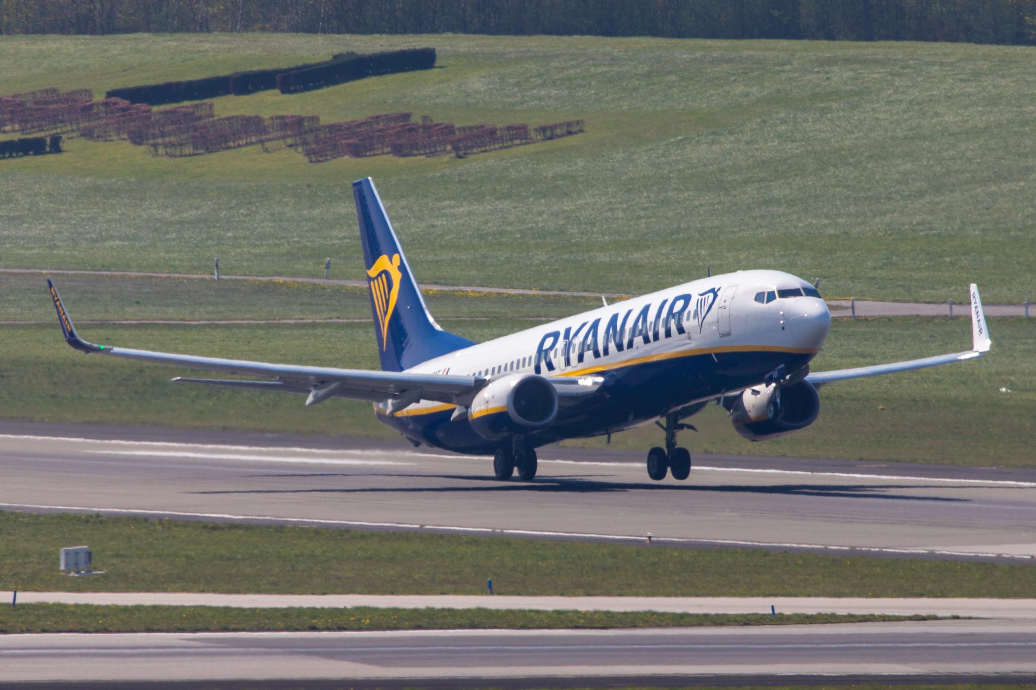 Hamburg Airport: Ryanair (FR / RYR) |  Boeing 737-8AS B738 | EI-FOT | MSN 44730