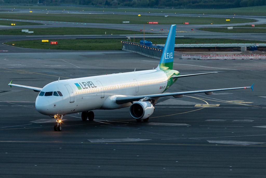 Hamburg Airport: LEVEL (VK / FOO) |  Airbus A321-211 A321 | OE-LCF | MSN 1966