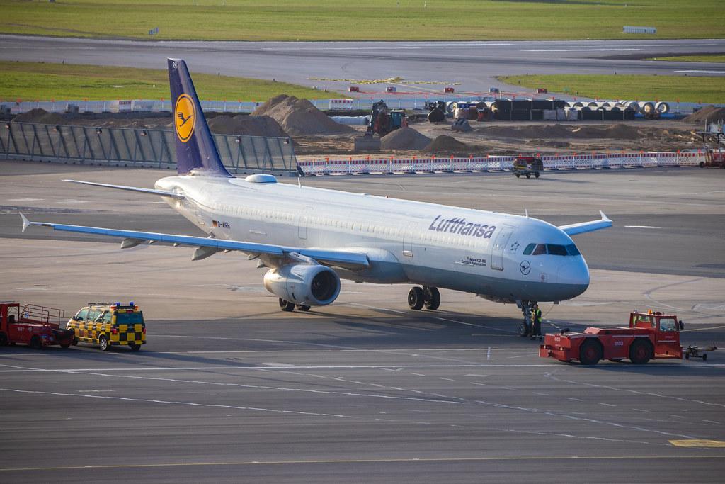 Hamburg Airport: Lufthansa Airbus A321-131 A321 D-AIRH