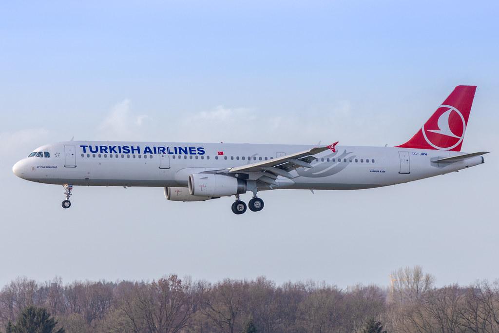 Hamburg Airport: Turkish Airlines Airbus A321-231 A321 TC-JRM
