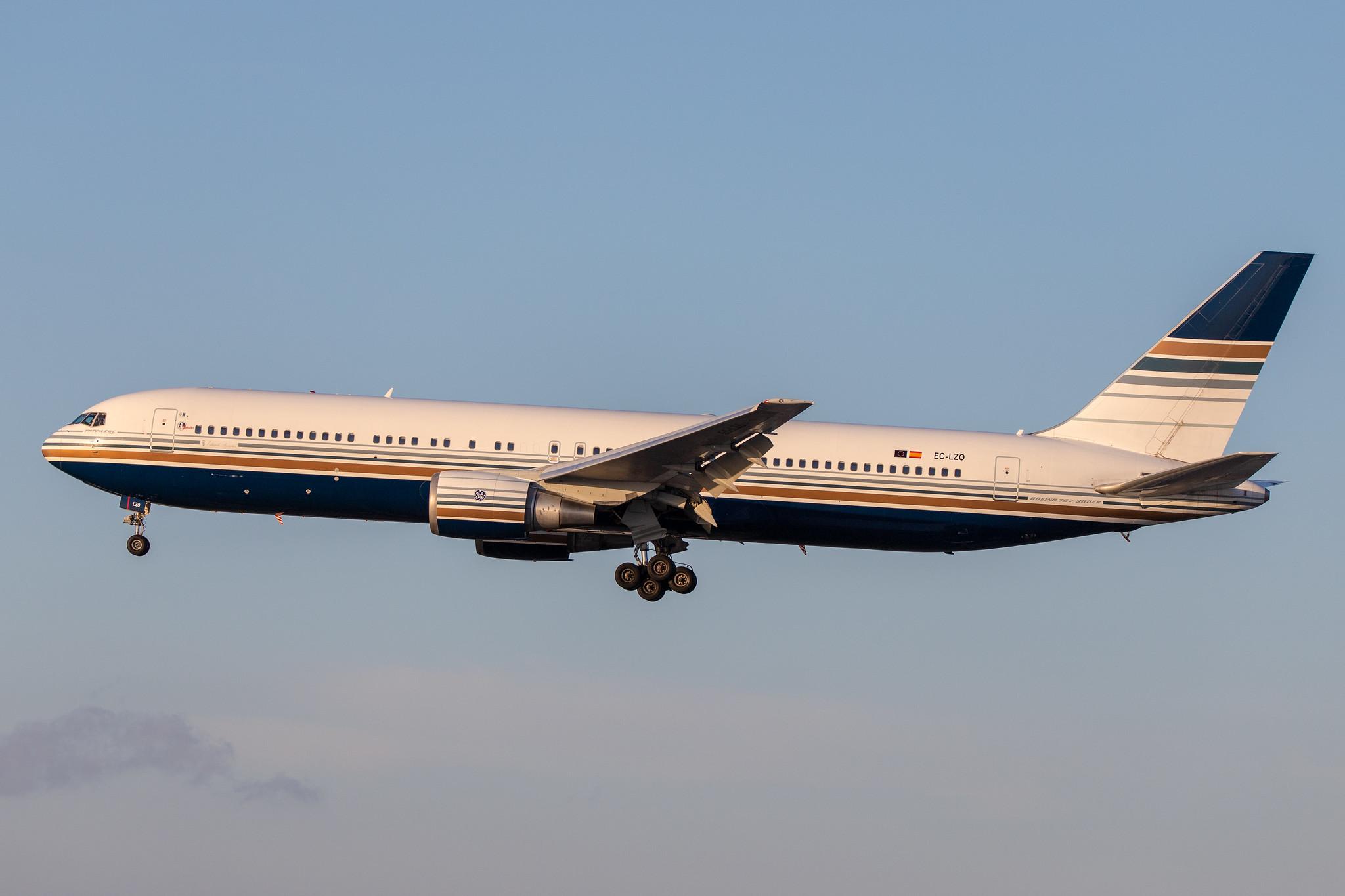 Hamburg Airport: Privilege Style (P6 / PVG) |  Boeing 767-35D(ER) B763 | EC-LZO | MSN 27902