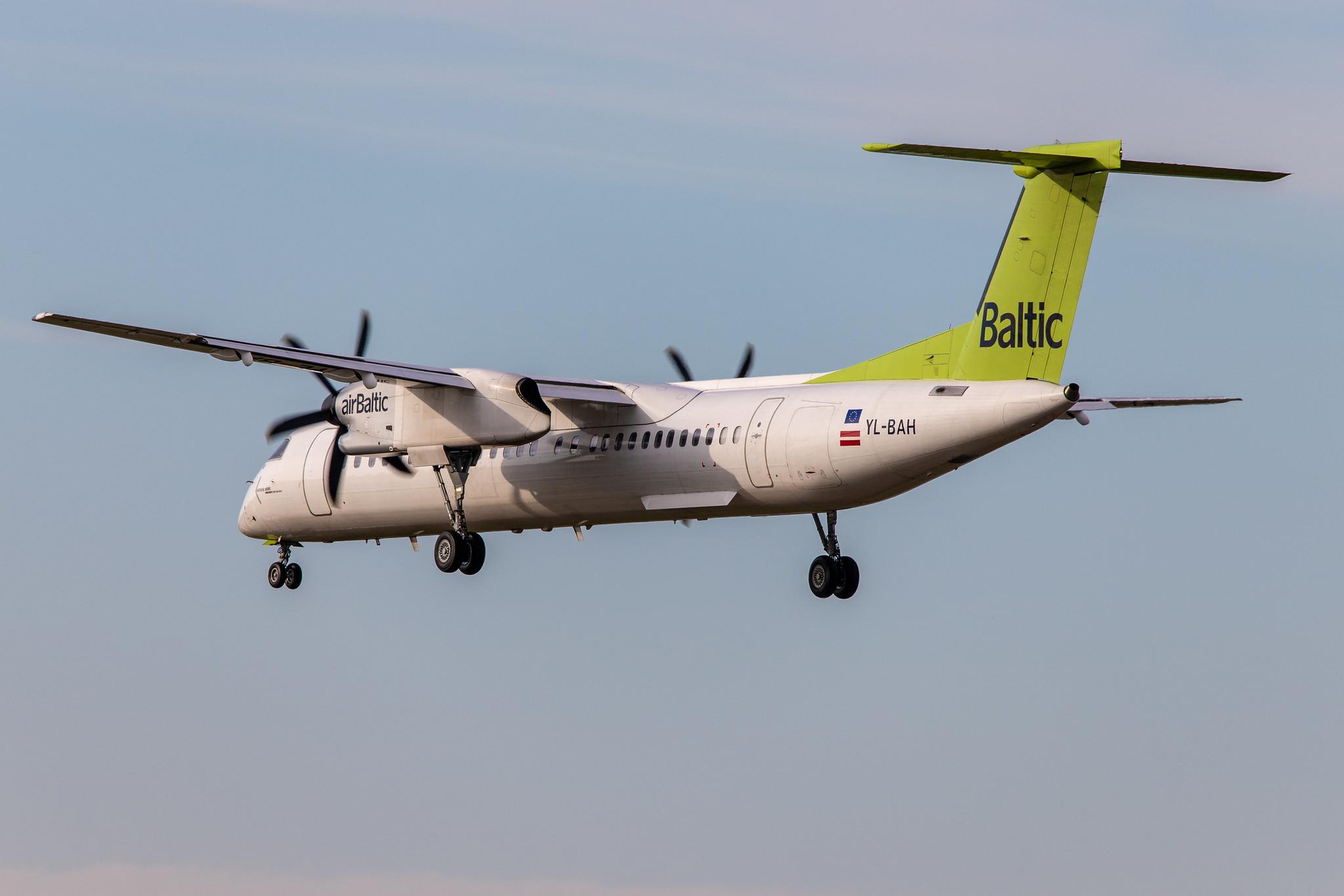 Hamburg Airport: Air Baltic (BT / BTI) |  De Havilland Canada Dash 8-400 DH8D | YL-BAH | MSN 4296