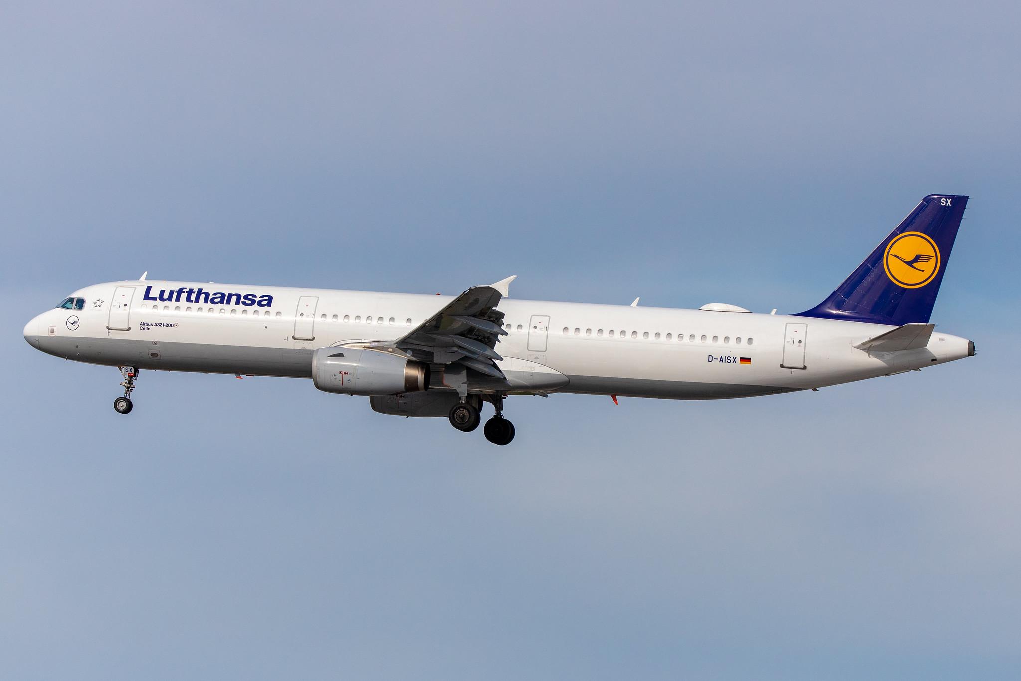 Hamburg Airport: Lufthansa (LH / DLH) |  Airbus A321-231 A321 | D-AISX | MSN 4073