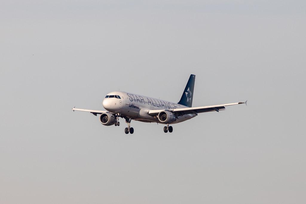 Hamburg Airport: Lufthansa (LH / DLH) | Livery: Star Alliance Livery |  Airbus A320-211 A320 | D-AIPD | MSN 0072