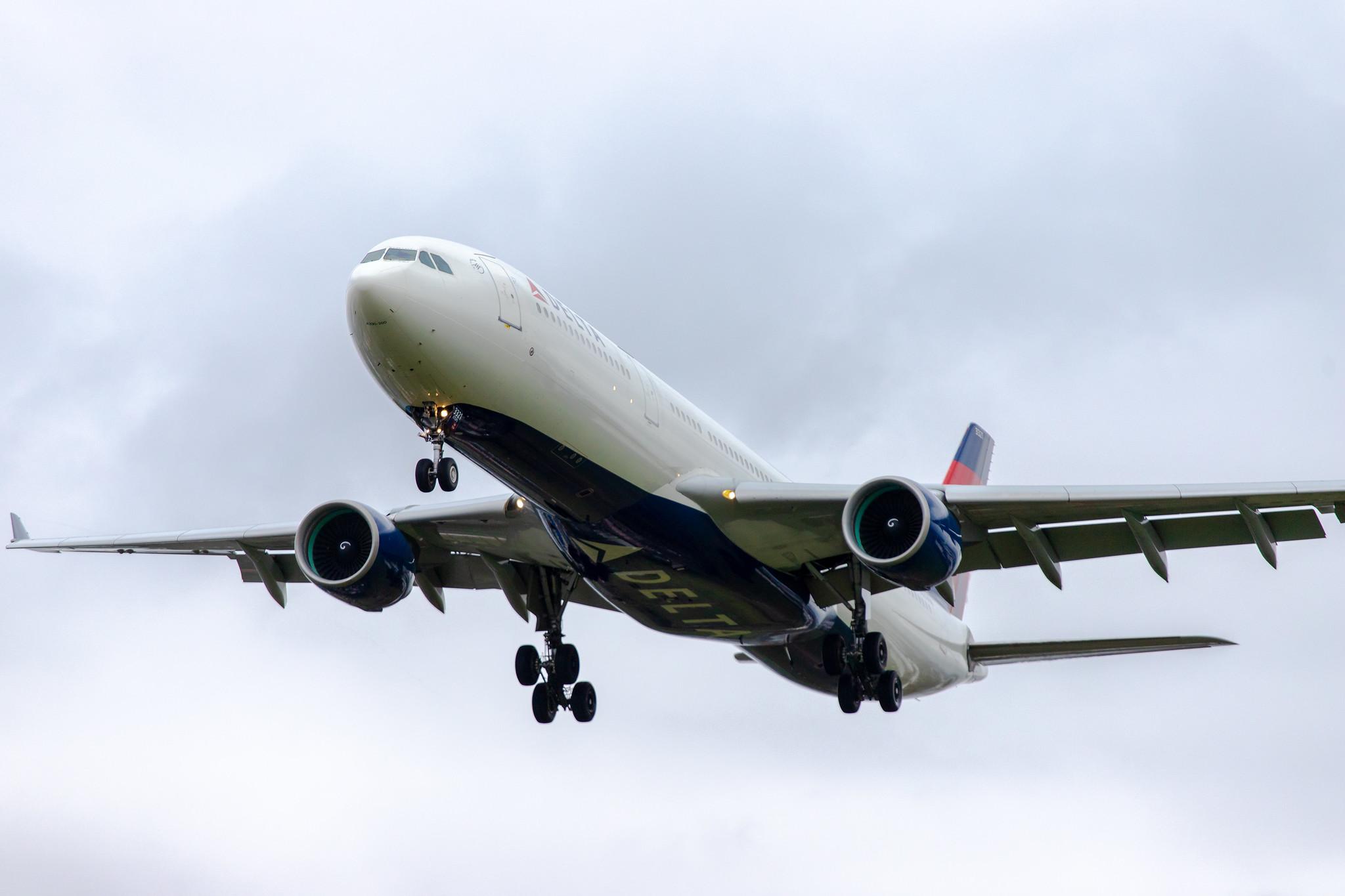 London Heathrow Airport: Delta Air Lines (DL / DAL) |  Airbus A330-323 A333 | N821NW | MSN 0865