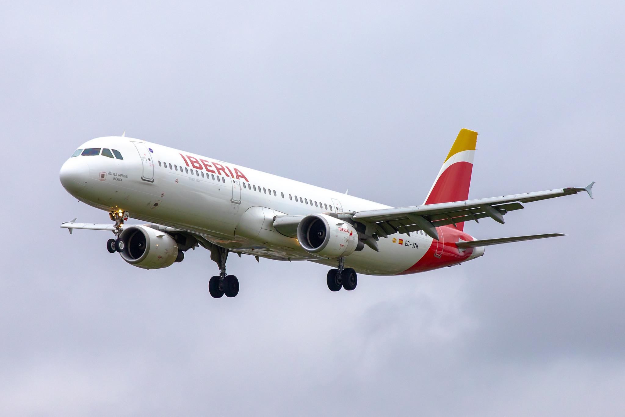 London Heathrow Airport: Iberia (IB / IBE) |  Airbus A321-212 A321 | EC-JZM | MSN 2996