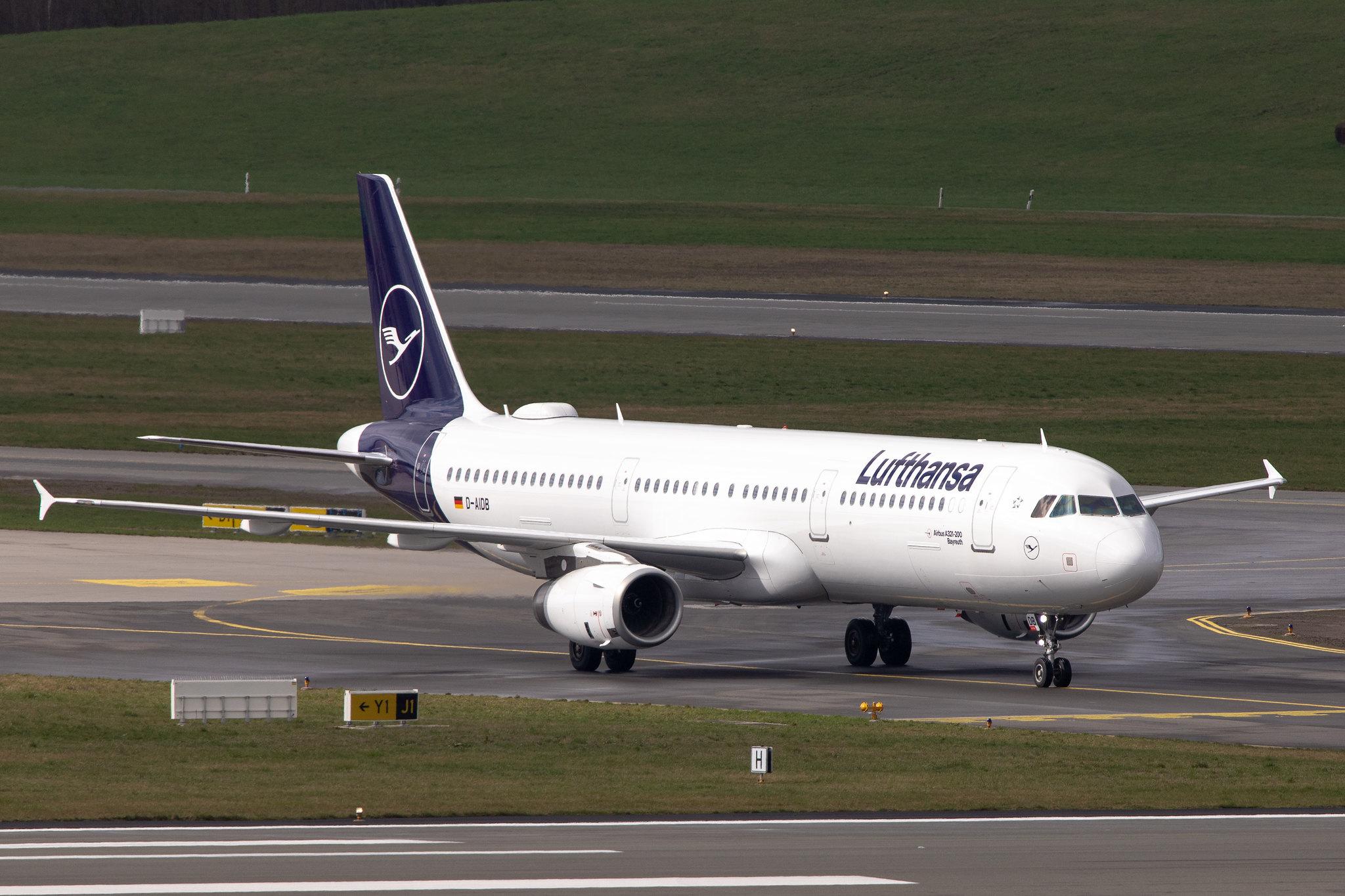 Hamburg Airport: Lufthansa (LH / DLH) |  Airbus A321-231 A321 | D-AIDB | MSN 4545