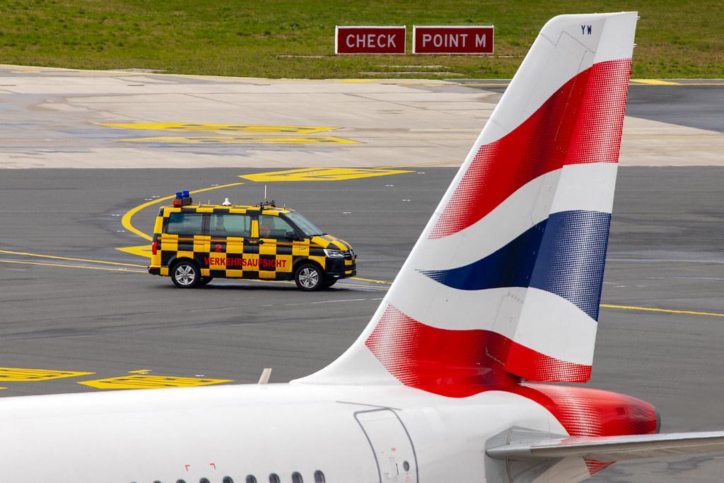 Hamburg Airport: Verkehrsaufsicht 2 | Follow Me