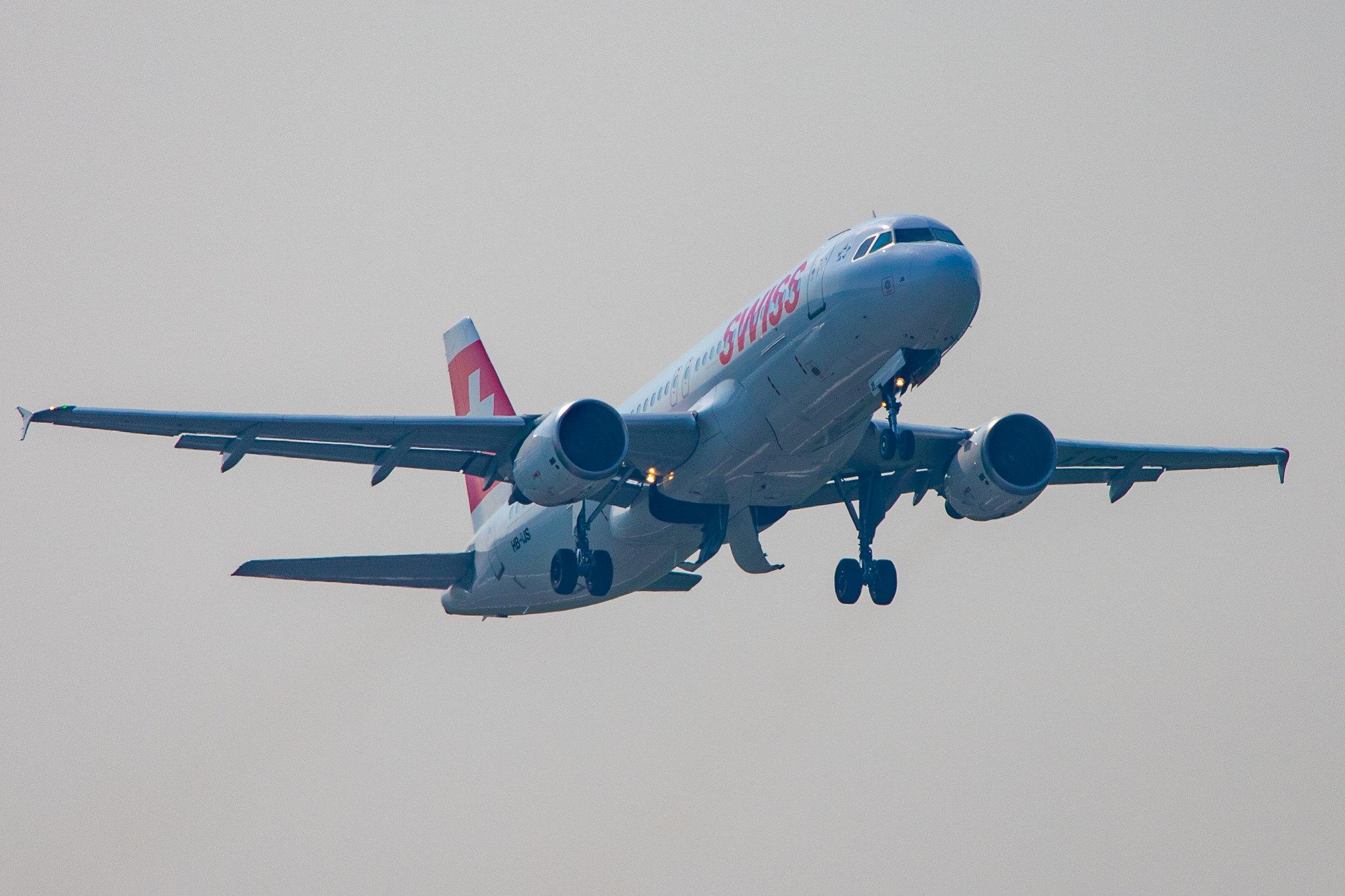 Hamburg Airport: Swiss (LX / SWR) |  Airbus A320-214 A320 | HB-IJS | MSN 0782