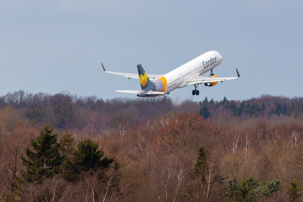 Hamburg Airport: Condor (DE / CFG) |  Airbus A321-211 A321 | D-AIAG | MSN 6590