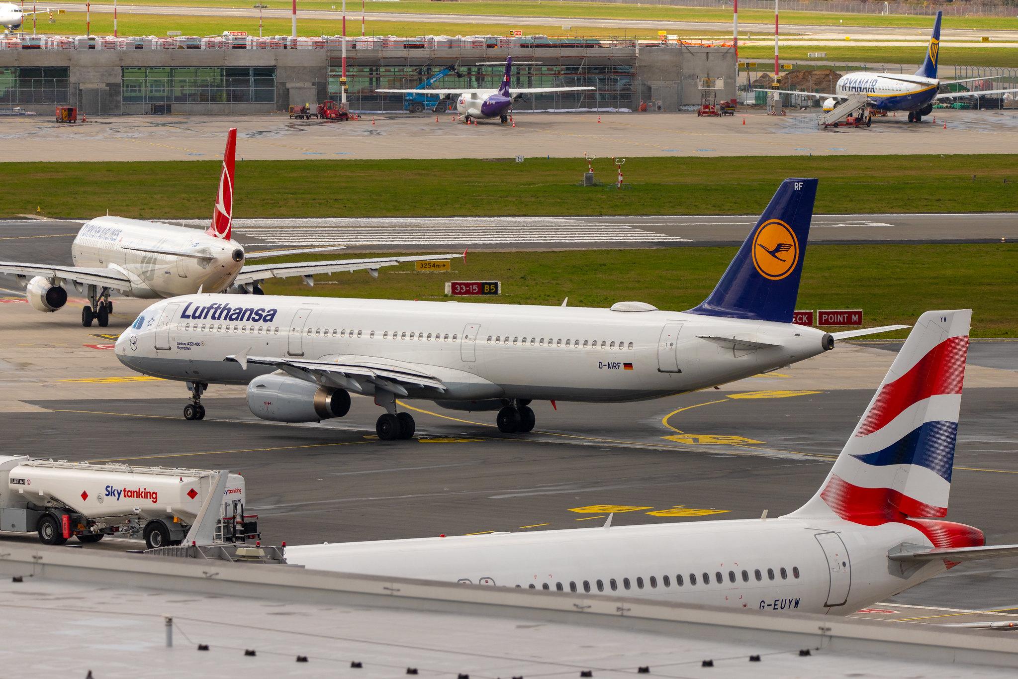 Hamburg Airport: Lufthansa (LH / DLH) |  Airbus A321-131 A321 | D-AIRF | MSN 0493