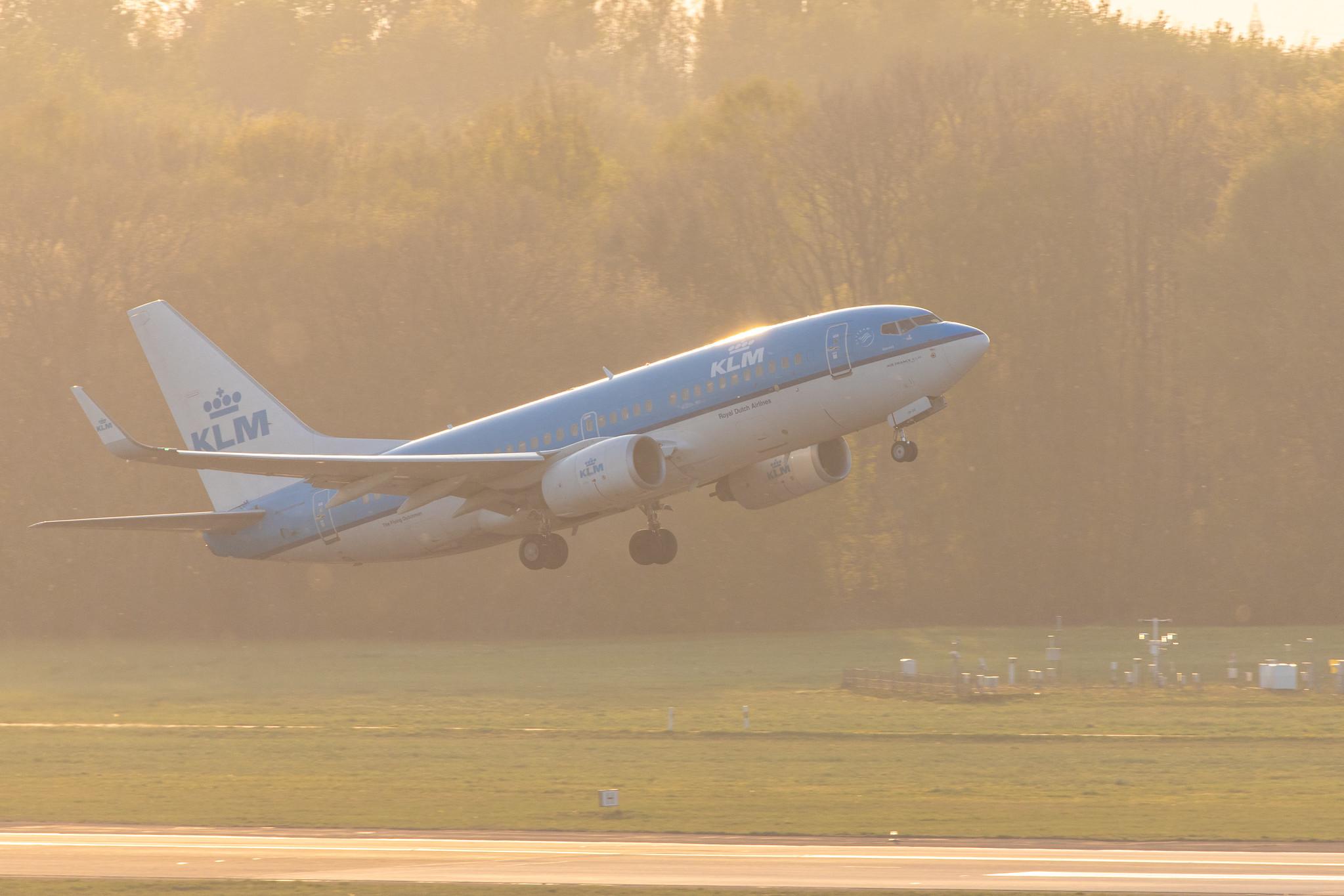 Hamburg Airport: KLM (KL / KLM) |  Boeing 737-7K2 B737 | PH-BGN | MSN 38125