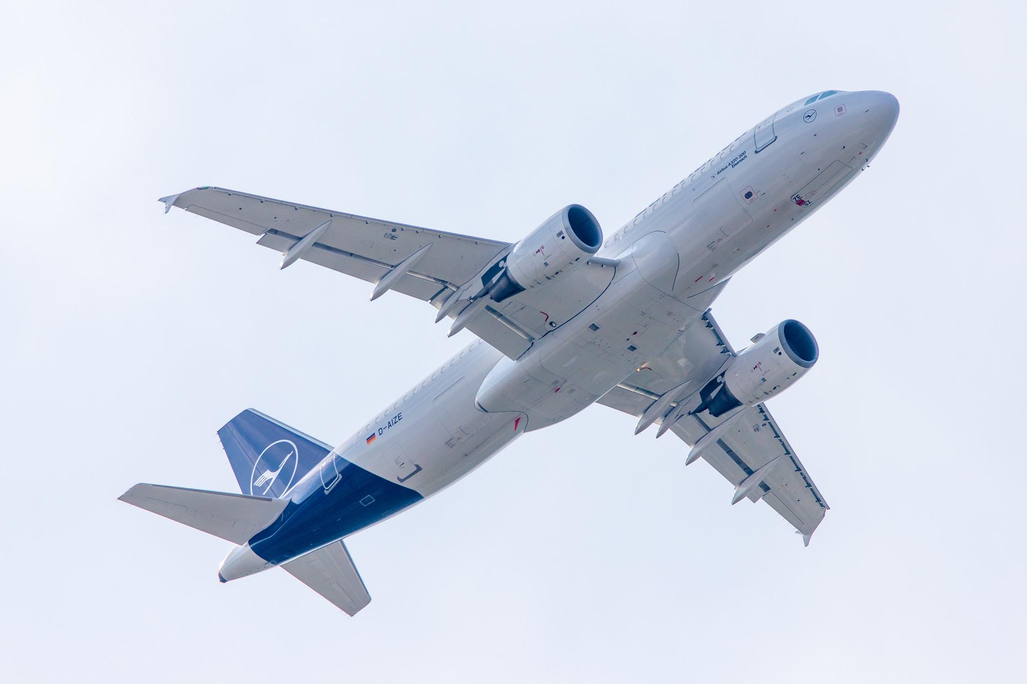 Hamburg Airport: Lufthansa (LH / DLH) |  Airbus A320-214 A320 | D-AIZE | MSN 4261