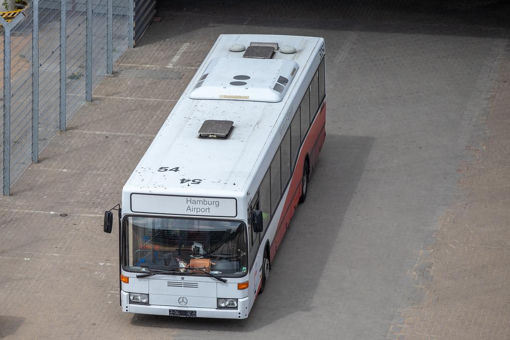 Hamburg Airport: Bus 5054 |
