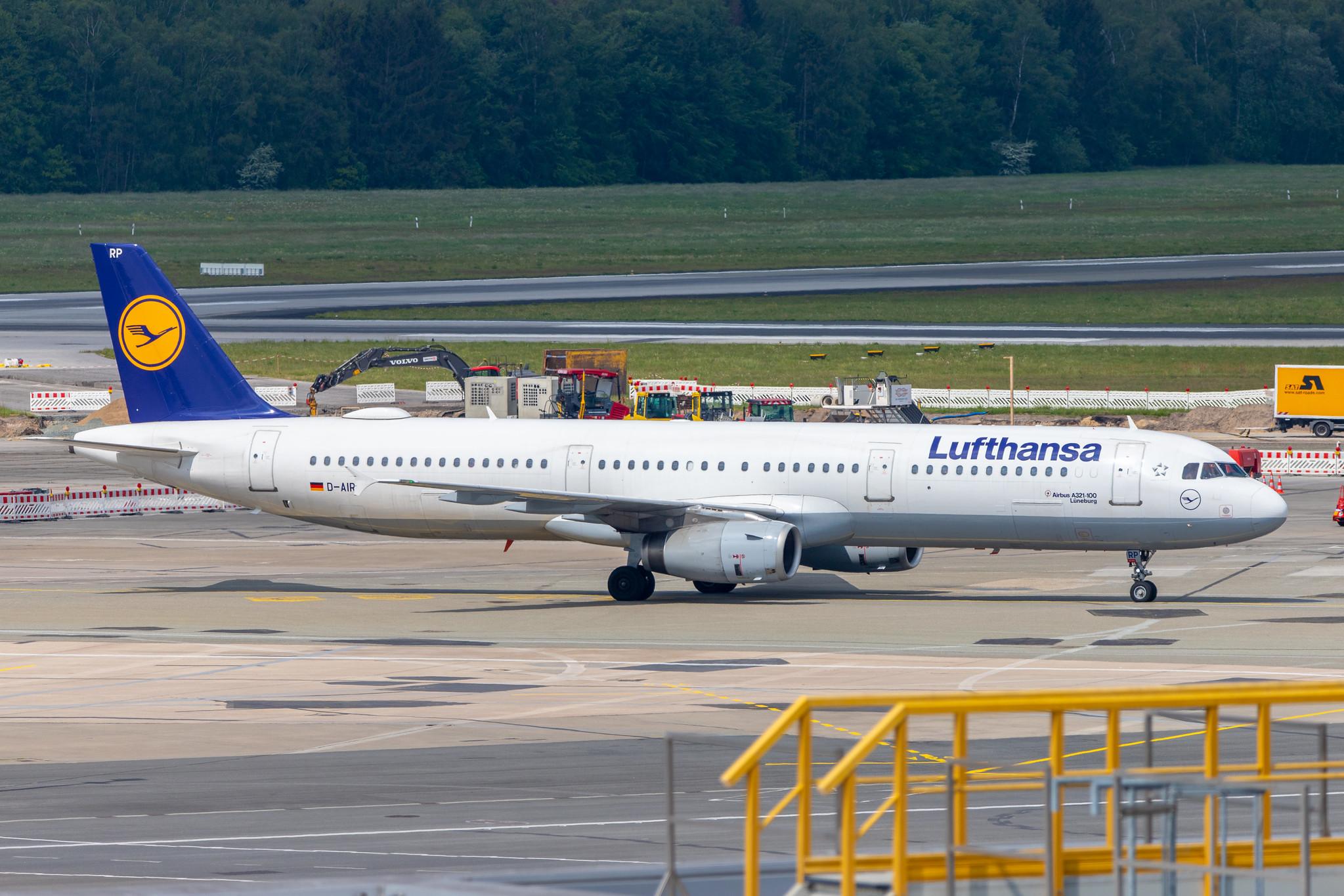 Hamburg Airport: Lufthansa (LH / DLH) |  Airbus A321-131 A321 | D-AIRP | MSN 0564