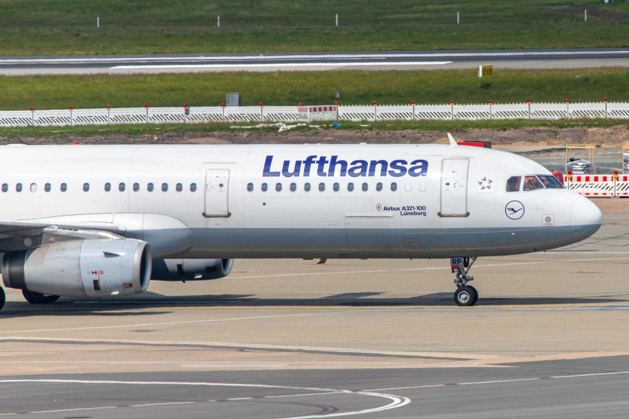 Hamburg Airport: Lufthansa (LH / DLH) |  Airbus A321-131 A321 | D-AIRP | MSN 0564