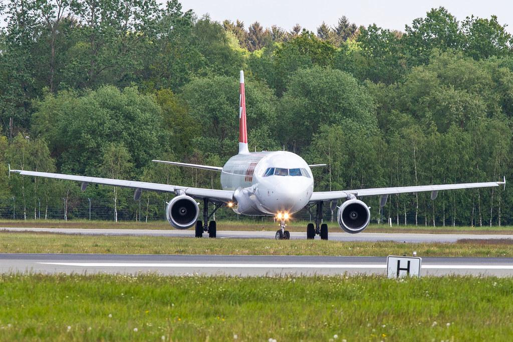 Hamburg Airport: Swiss (LX / SWR) |  Airbus A321-111 A321 | HB-IOL | MSN 1144