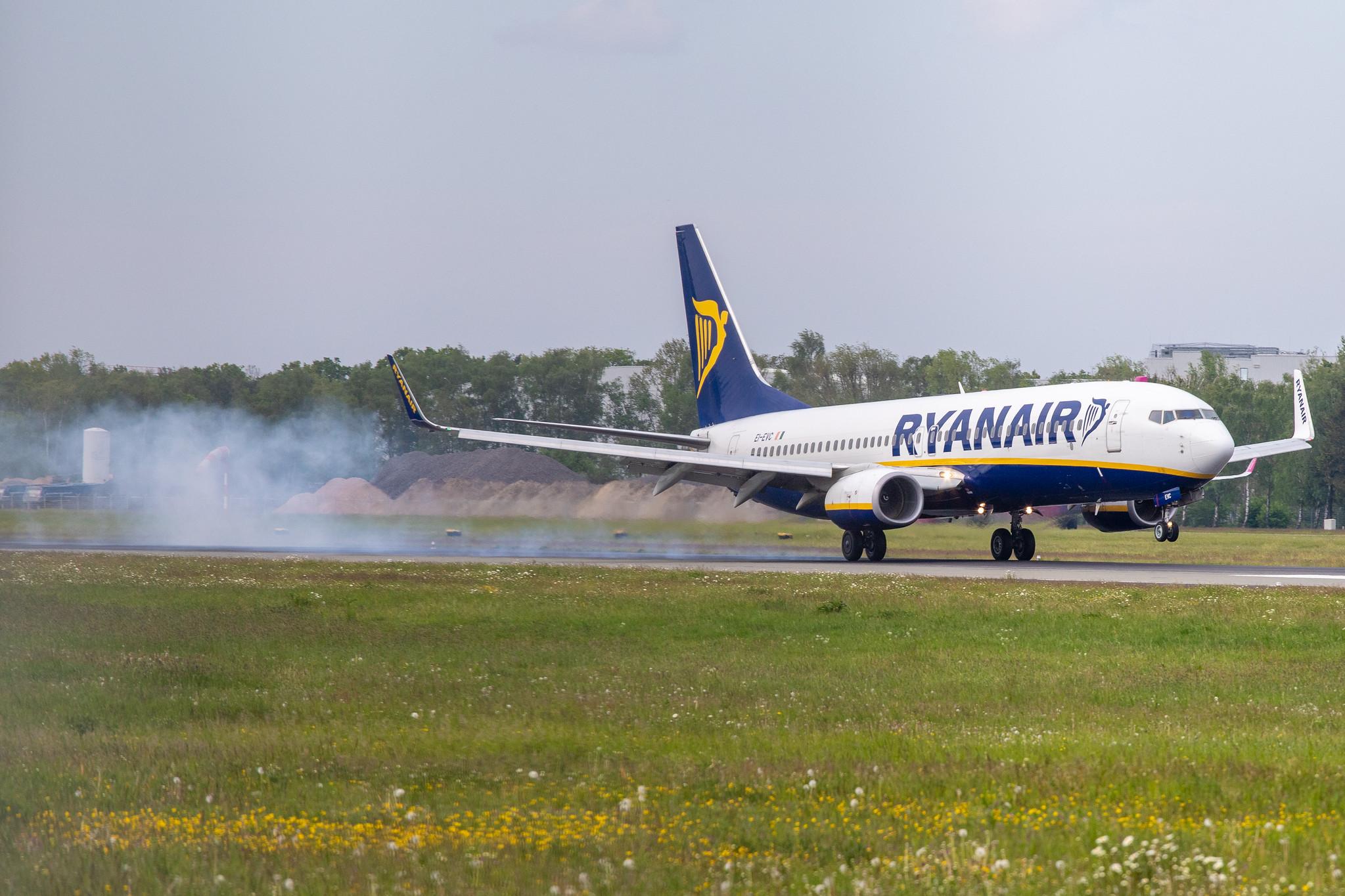 Hamburg Airport: Ryanair (FR / RYR) |  Boeing 737-8AS B738 | EI-EVC | MSN 40286