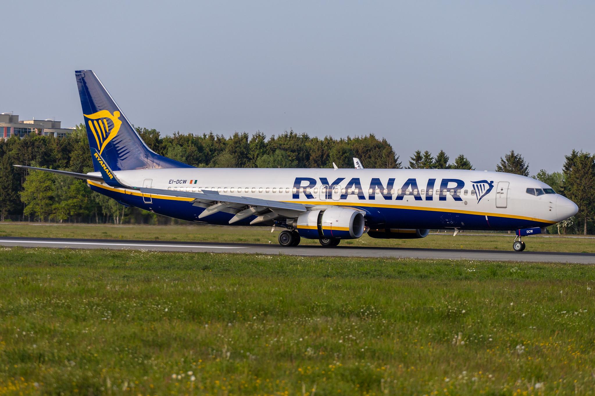 Hamburg Airport: Ryanair (FR / RYR) |  Boeing 737-8AS B738 | EI-DCW | MSN 33568