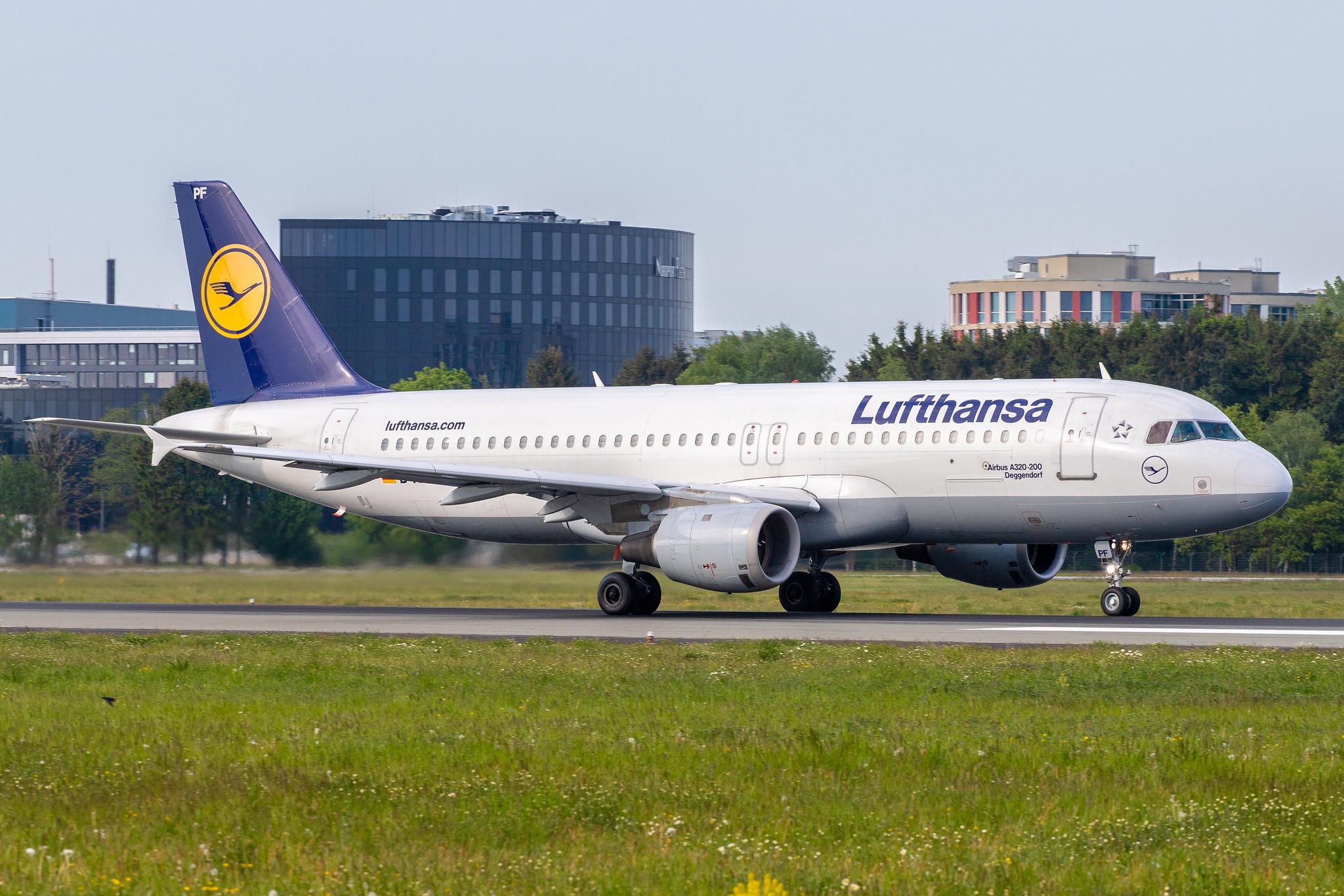 Hamburg Airport: Lufthansa (LH / DLH) |  Airbus A320-211 A320 | D-AIPF | MSN 0083