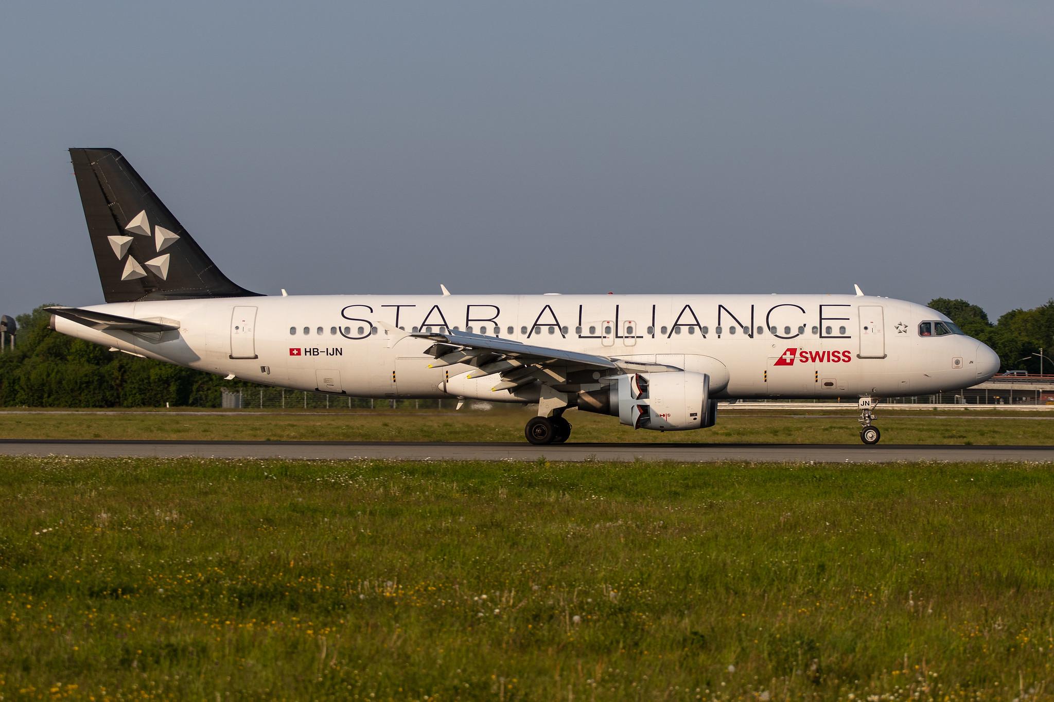 Hamburg Airport: Swiss (LX / SWR) |  Livery: Star Alliance Livery |  Airbus A320-214 A320 | HB-IJN | MSN 0643