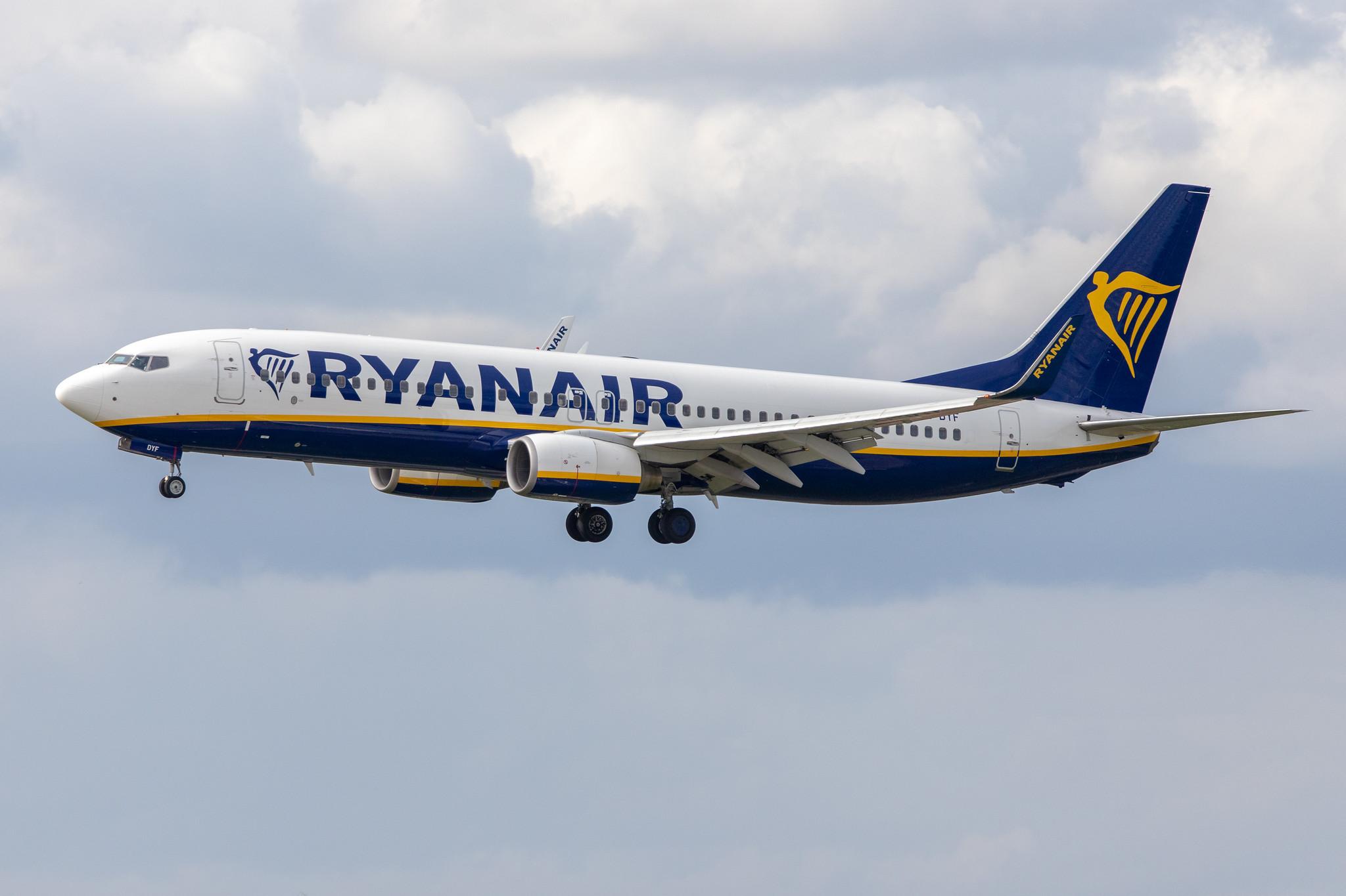 Hamburg Airport: Ryanair (FR / RYR) |  Boeing 737-8AS B738 | EI-DYF | MSN 36569