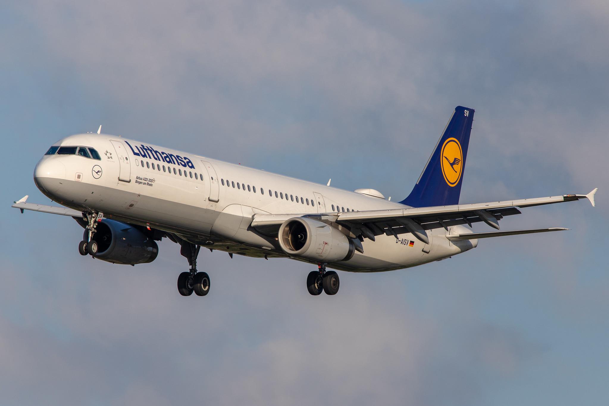 Hamburg Airport: Lufthansa (LH / DLH) |  Airbus A321-231 A321 | D-AISV | MSN 4050