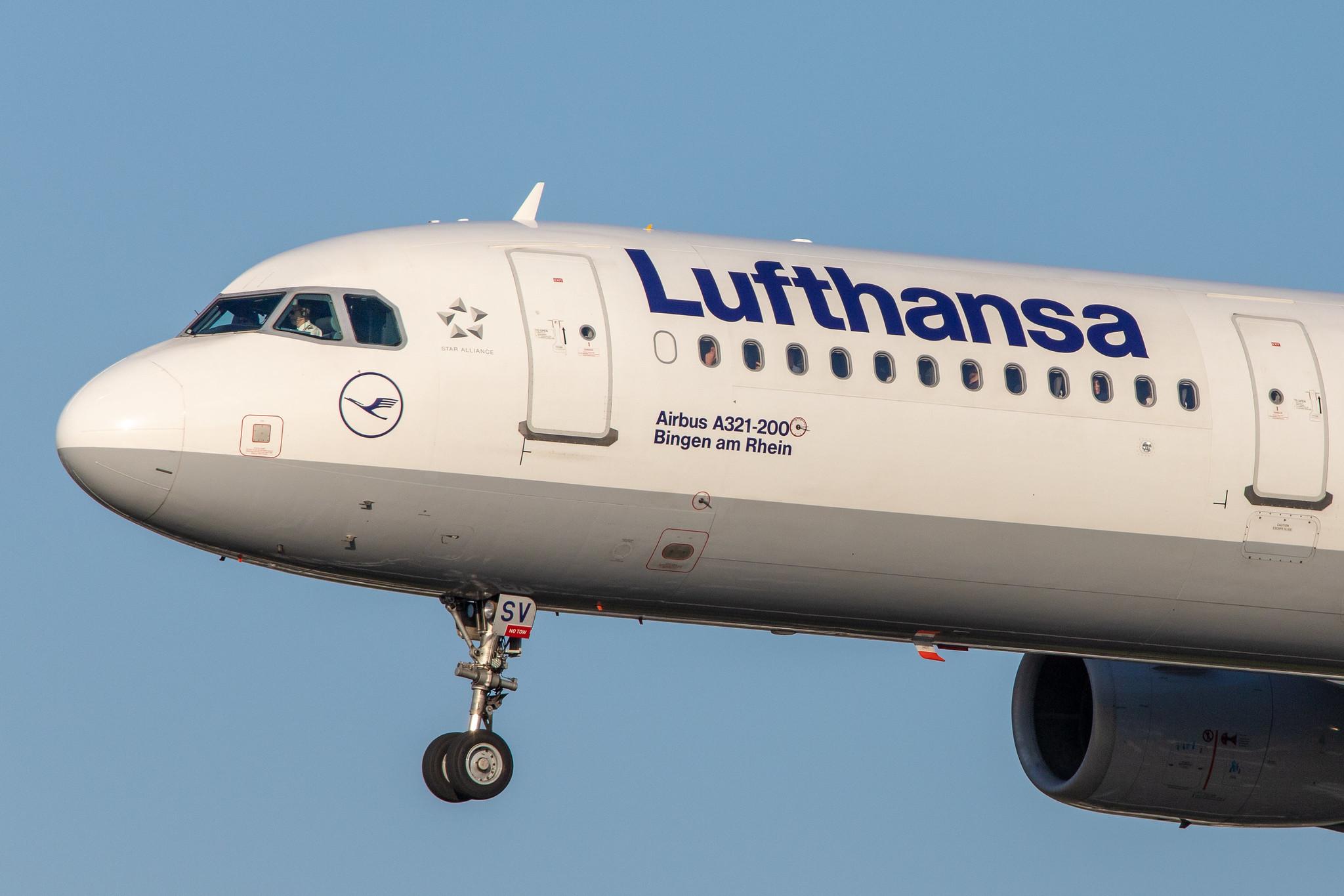 Hamburg Airport: Lufthansa (LH / DLH) |  Airbus A321-231 A321 | D-AISV | MSN 4050