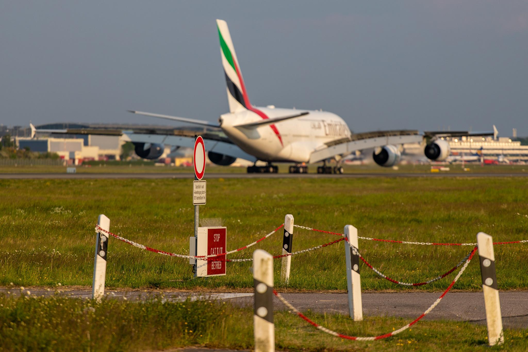 Hamburg Airport: Emirates (EK / UAE) |  Airbus A380-861 A388 | A6-EUI | MSN 221