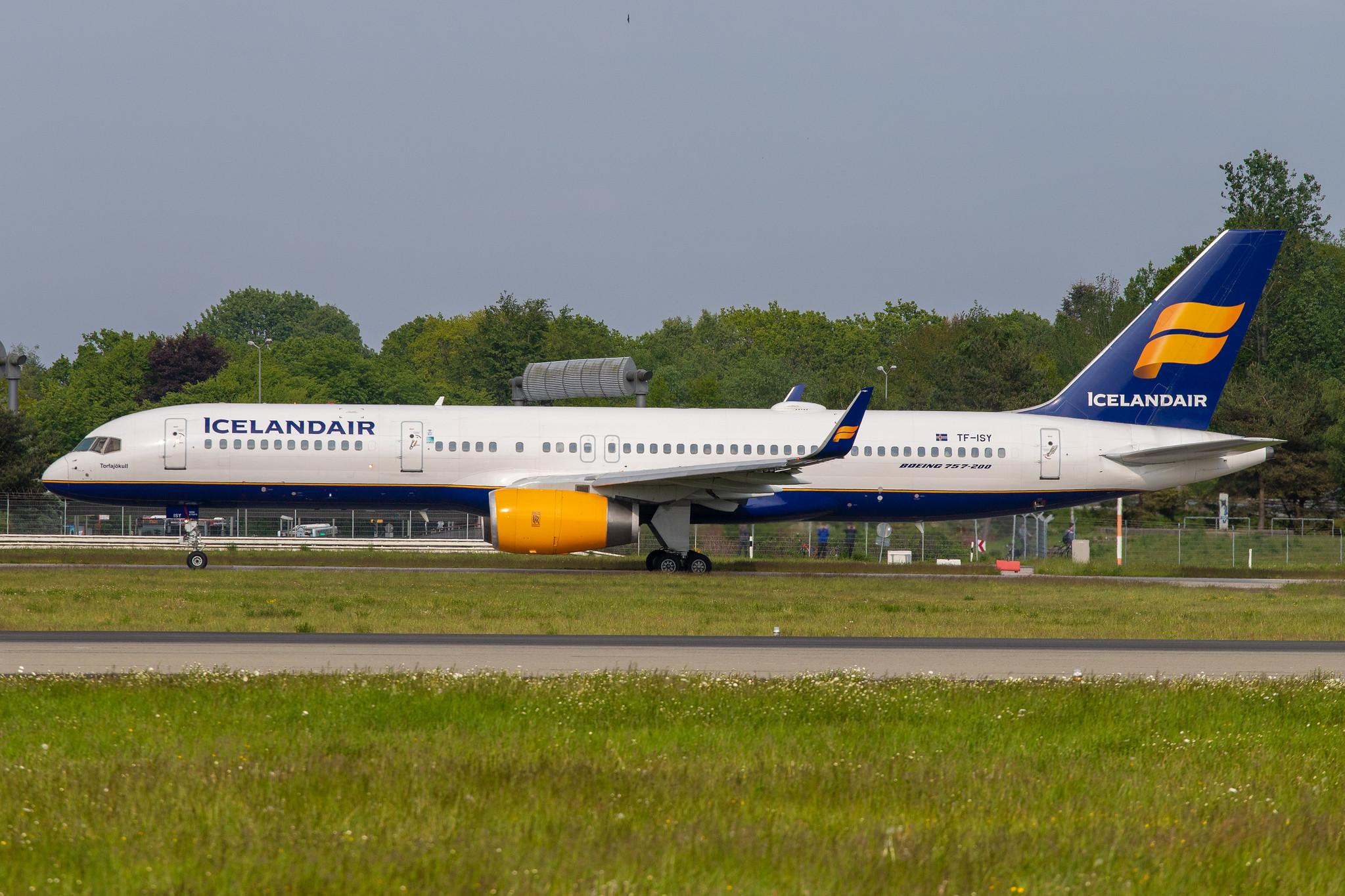Hamburg Airport: Icelandair (FI / ICE) |  Boeing 757-223 B752 | TF-ISY | MSN 24594