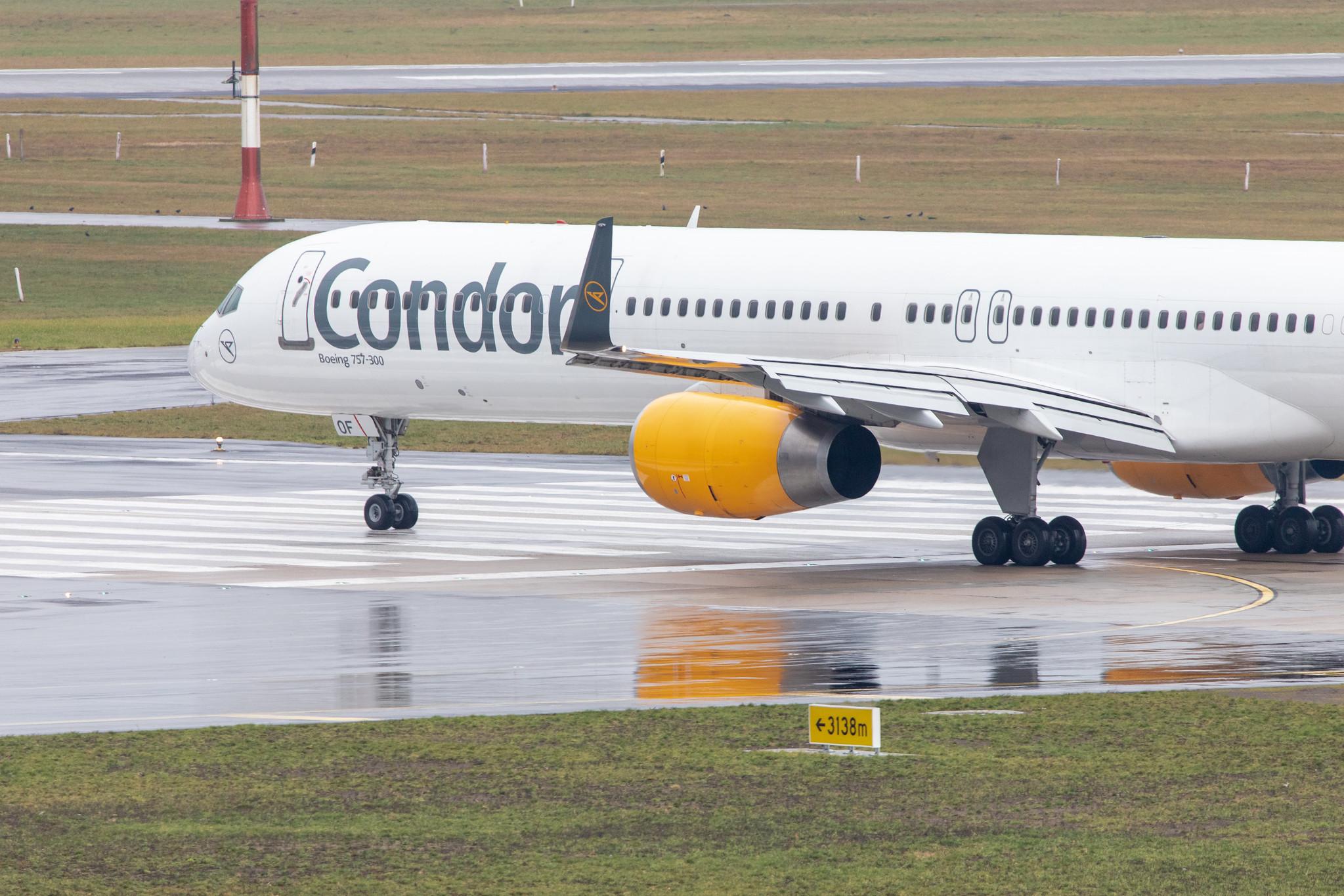 Hamburg Airport: Condor (DE / CFG) |  Boeing 757-330 B753 | D-ABOF | MSN 29013