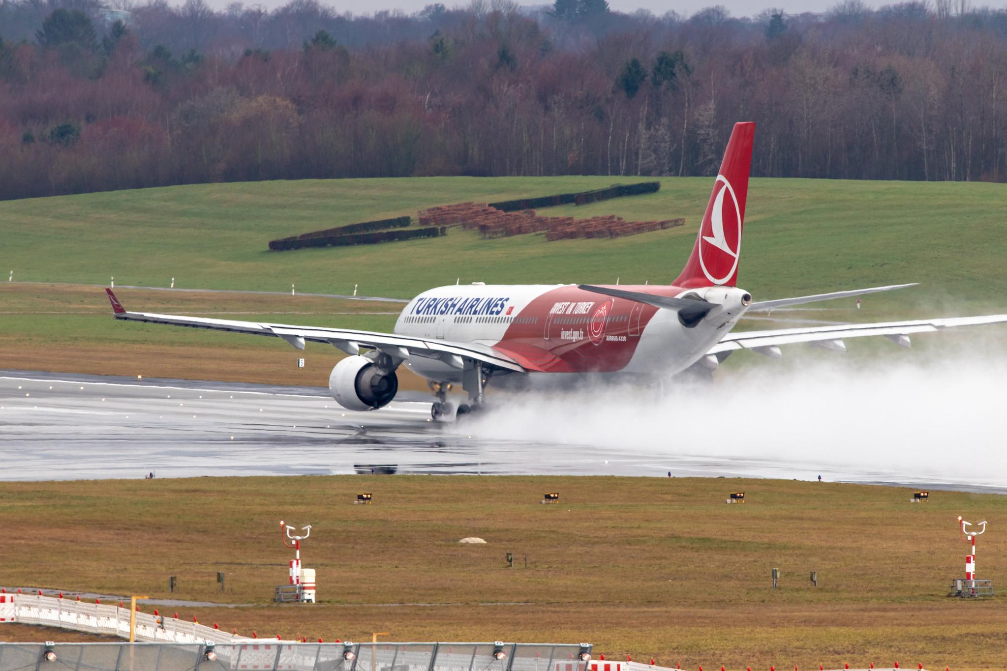 Hamburg Airport: Turkish Airlines (TK / THY) |  Livery: Invest in Turkey Livery |  Airbus A330-223 A332 | TC-JIZ | MSN 1118