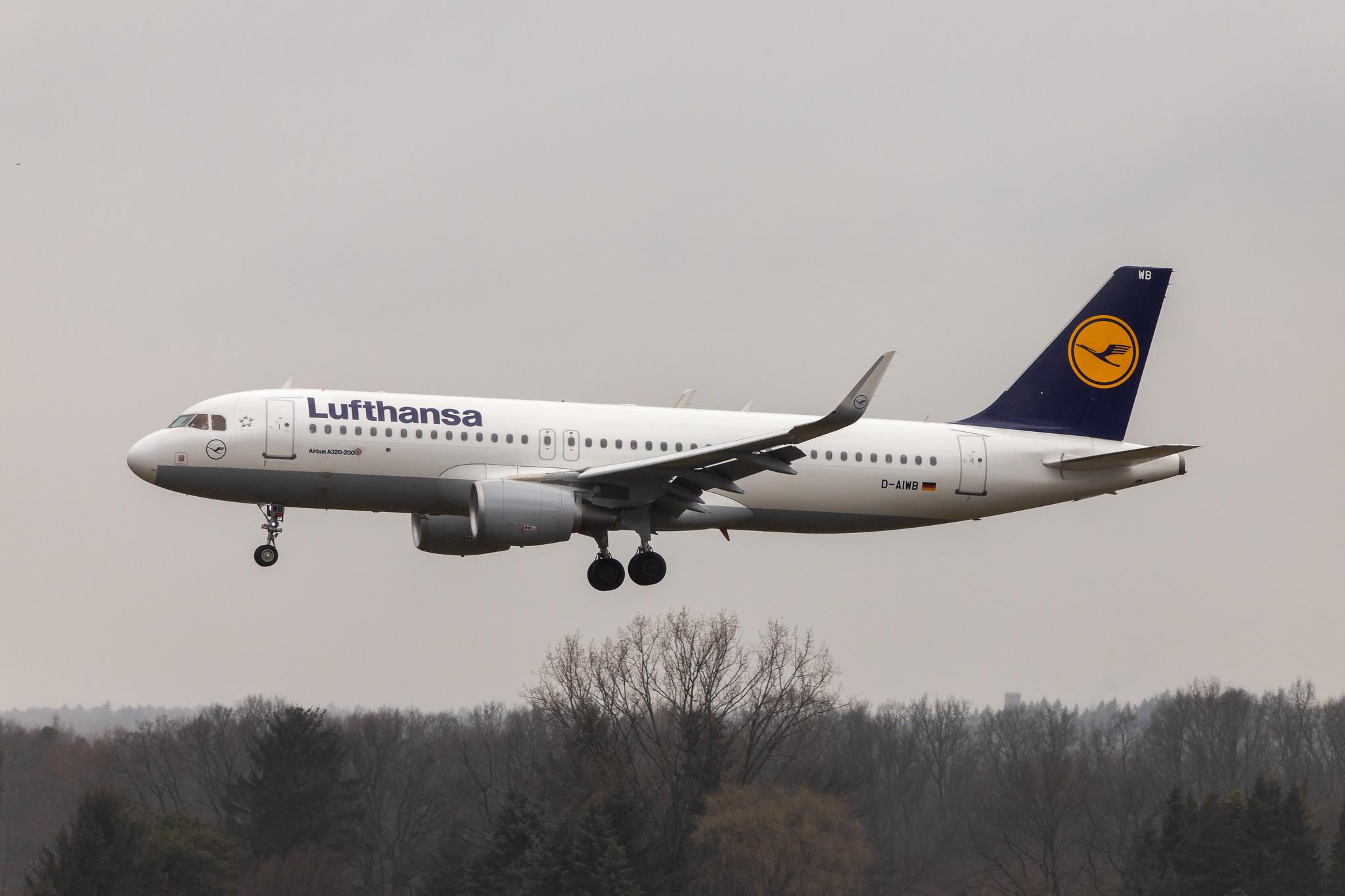Hamburg Airport: Lufthansa (LH / DLH) |  Airbus A320-214 A320 | D-AIWB | MSN 7699