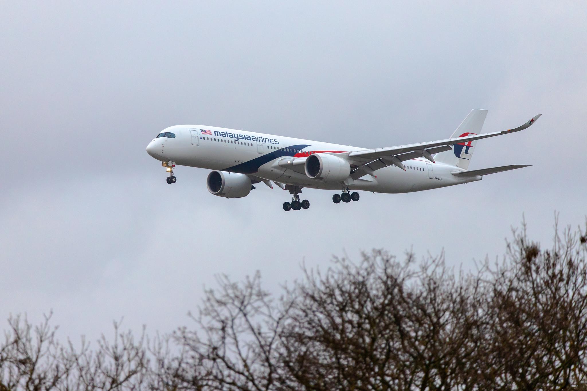 London Heathrow Airport: Malaysia Airlines (MH / MAS) |  Airbus A350-941 A359 | 9M-MAB | MSN 159