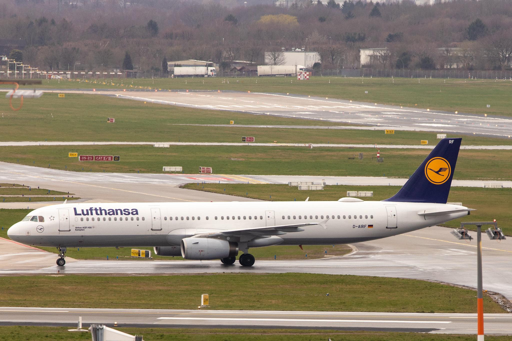 Hamburg Airport: Lufthansa (LH / DLH) |  Airbus A321-131 A321 | D-AIRF | MSN 0493