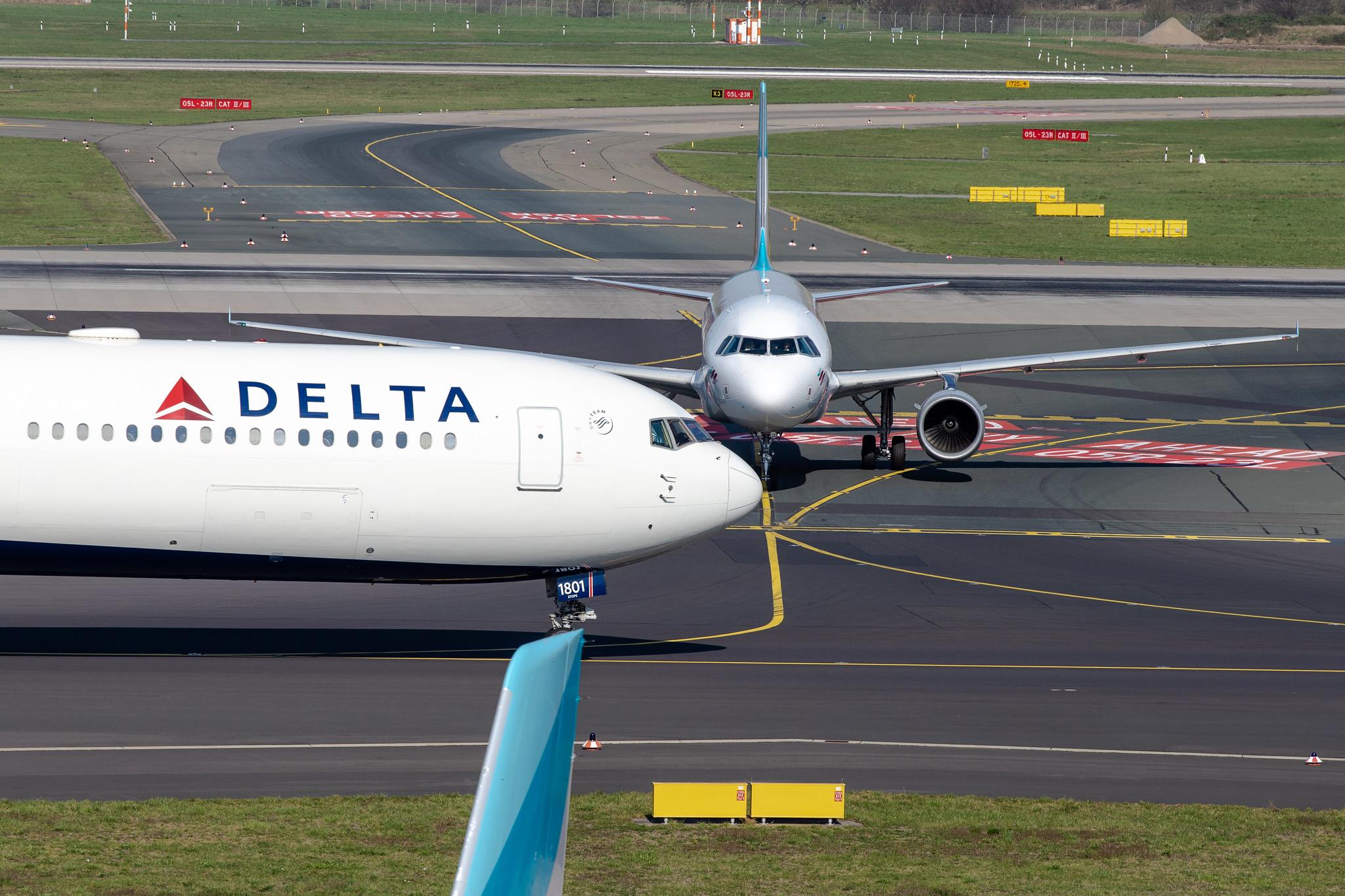 Düsseldorf Airport: Delta Air Lines (DL / DAL) |  Boeing 767-432(ER) B764 | N825MH | MSN 29703
