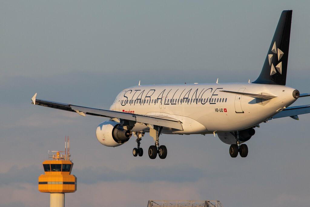 Hamburg Airport: Swiss (LX / SWR) |  Livery: Star Alliance Livery |  Airbus A320-214 A320 | HB-IJO | MSN 0673