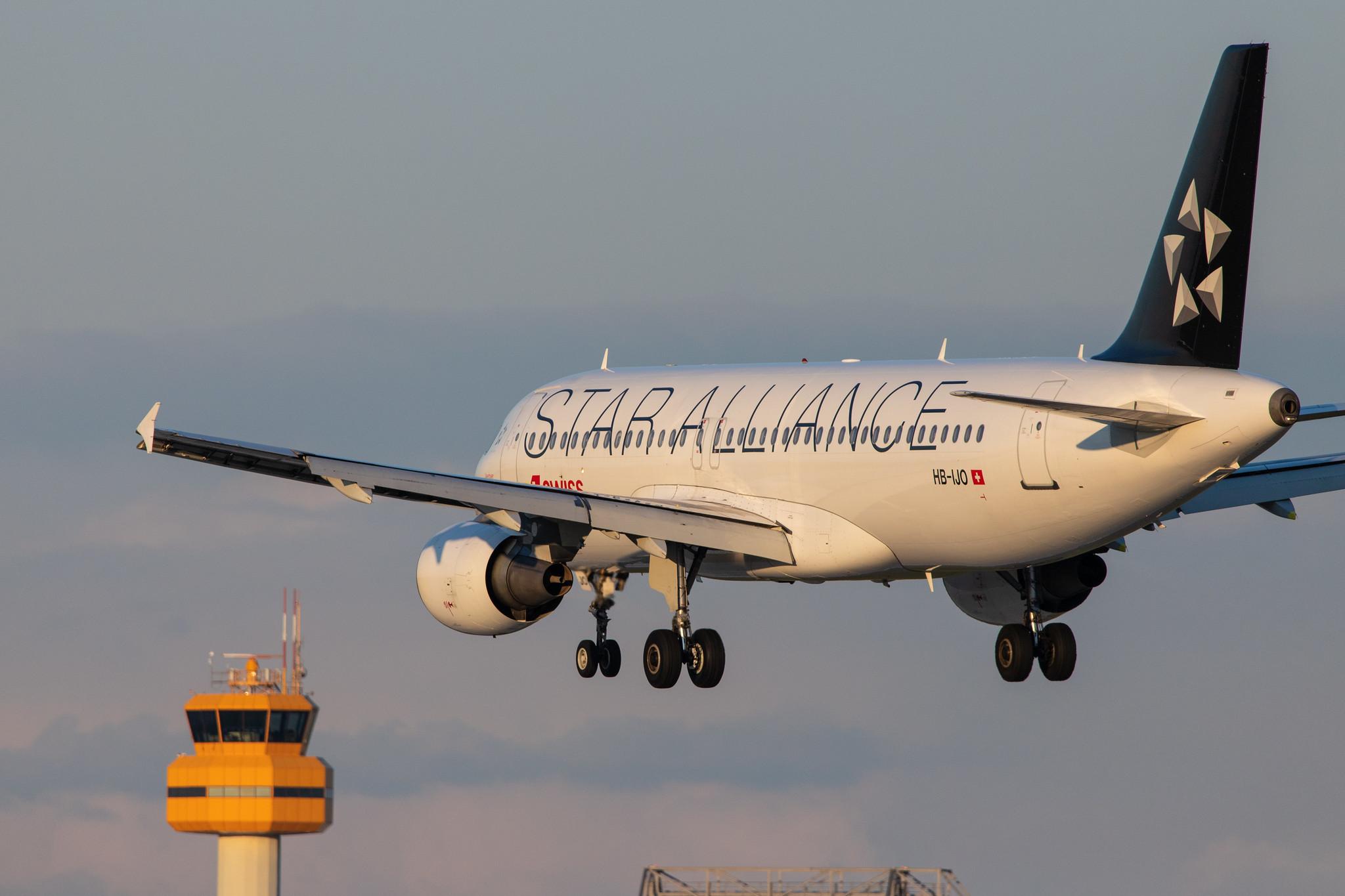 Hamburg Airport: Swiss (LX / SWR) |  Livery: Star Alliance Livery |  Airbus A320-214 A320 | HB-IJO | MSN 0673