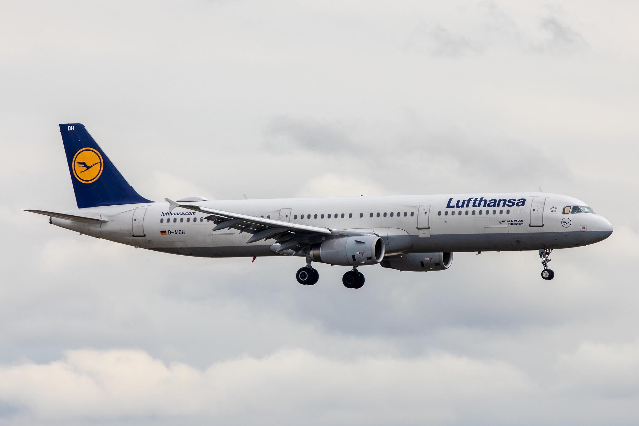 Frankfurt Airport: Frankfurt Airport: Lufthansa (LH / DLH) |  Airbus A321-231 A321 | D-AIDH | MSN 4710