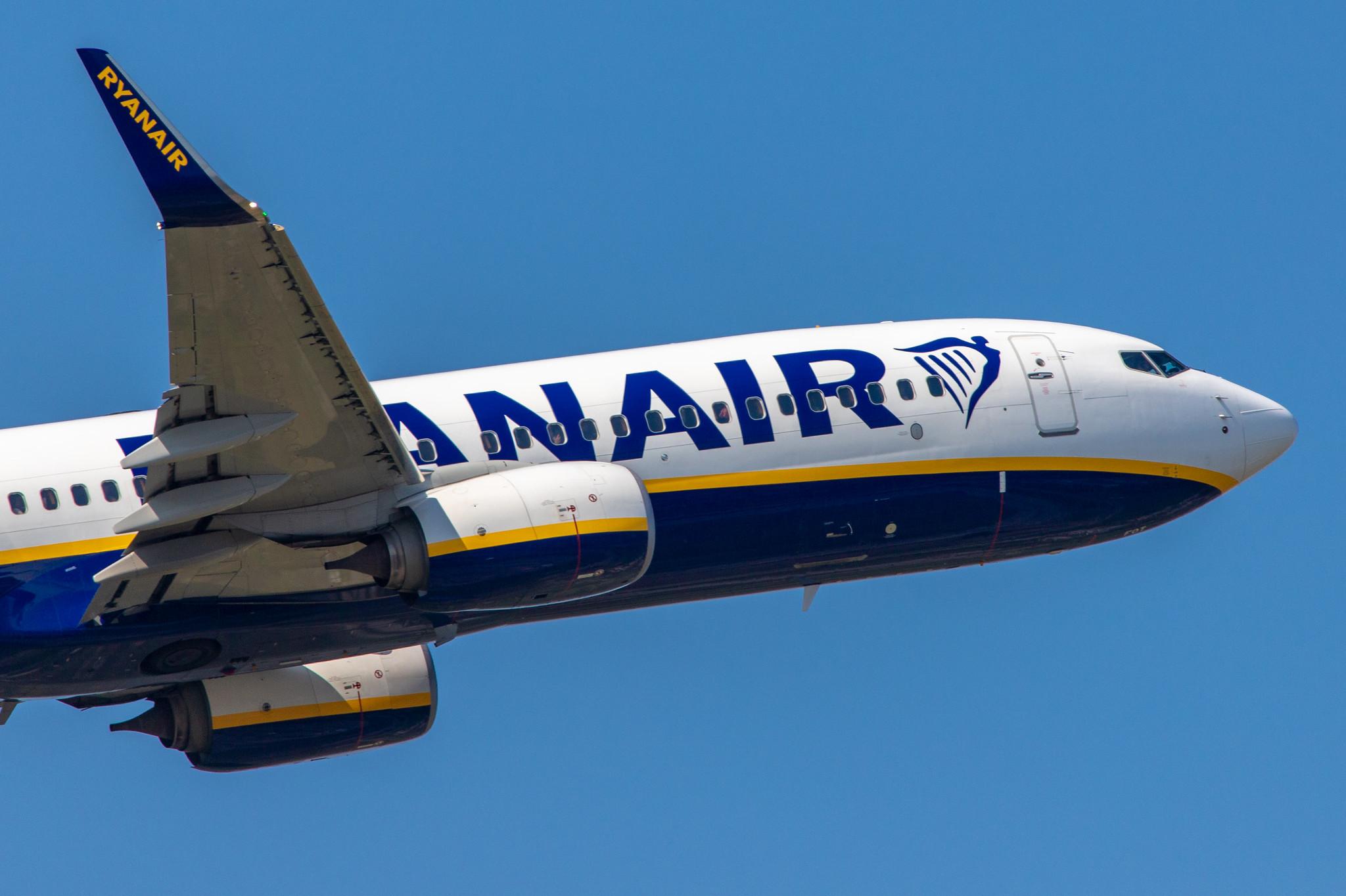 Hamburg Airport: Ryanair (FR / RYR) |  Boeing 737-8AS B738 | EI-FOT | MSN 44730