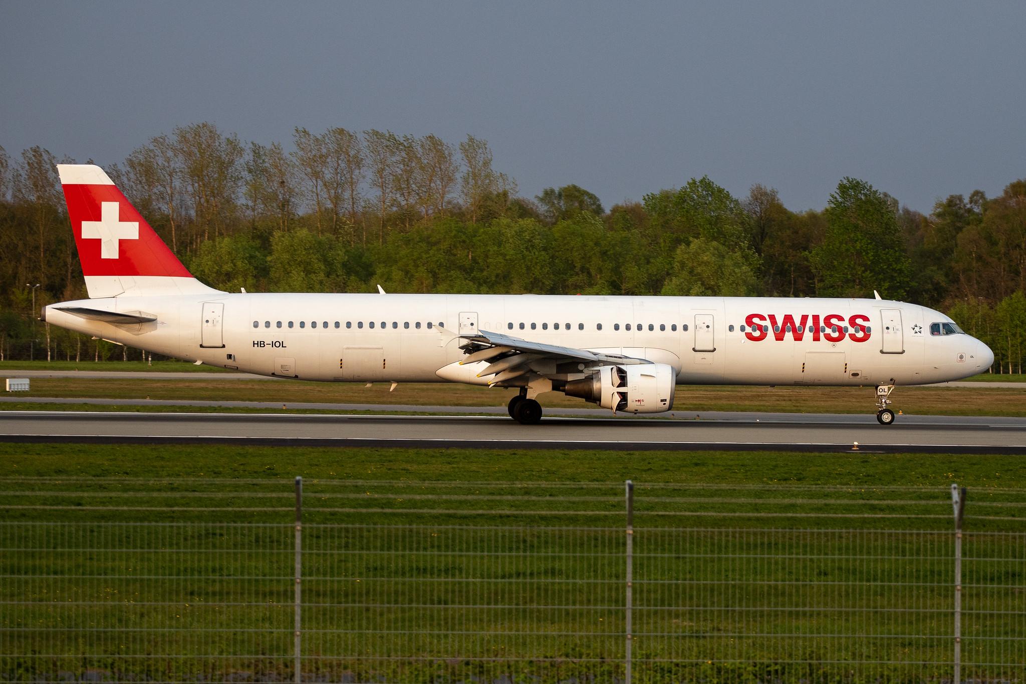 Hamburg Airport: Swiss (LX / SWR) |  Airbus A321-111 A321 | HB-IOL | MSN 1144