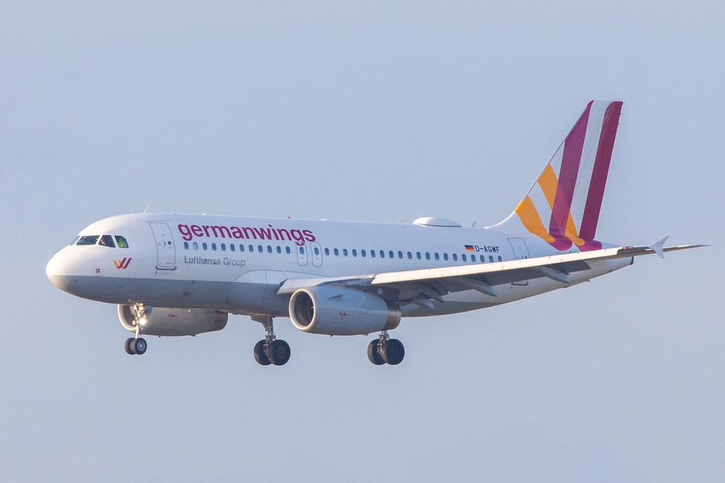 Hamburg Airport: Eurowings (Germanwings Livery) Airbus A319-132 A319 D-AGWF