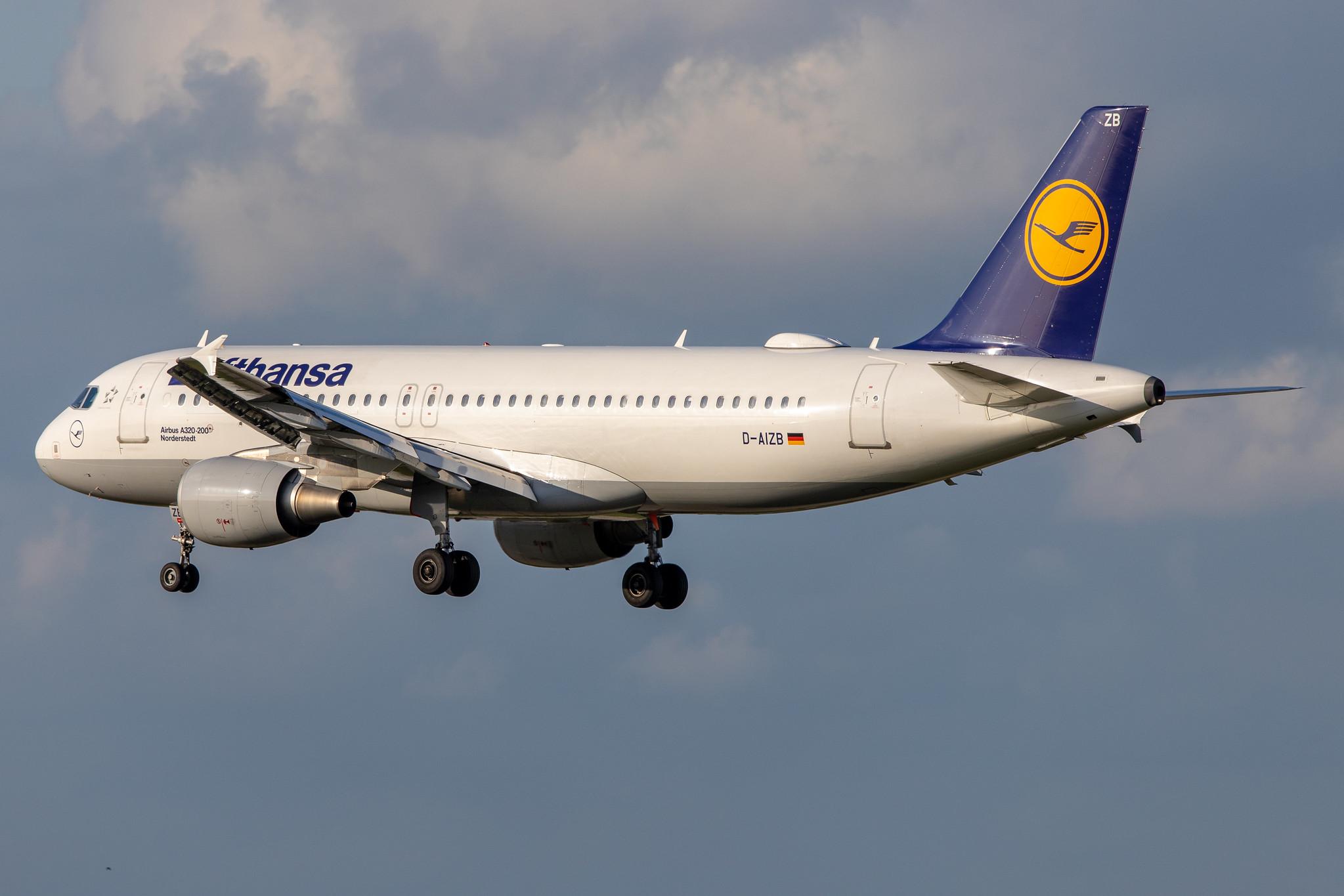 Hamburg Airport: Lufthansa (LH / DLH) |  Airbus A320-214 A320 | D-AIZB | MSN 4120